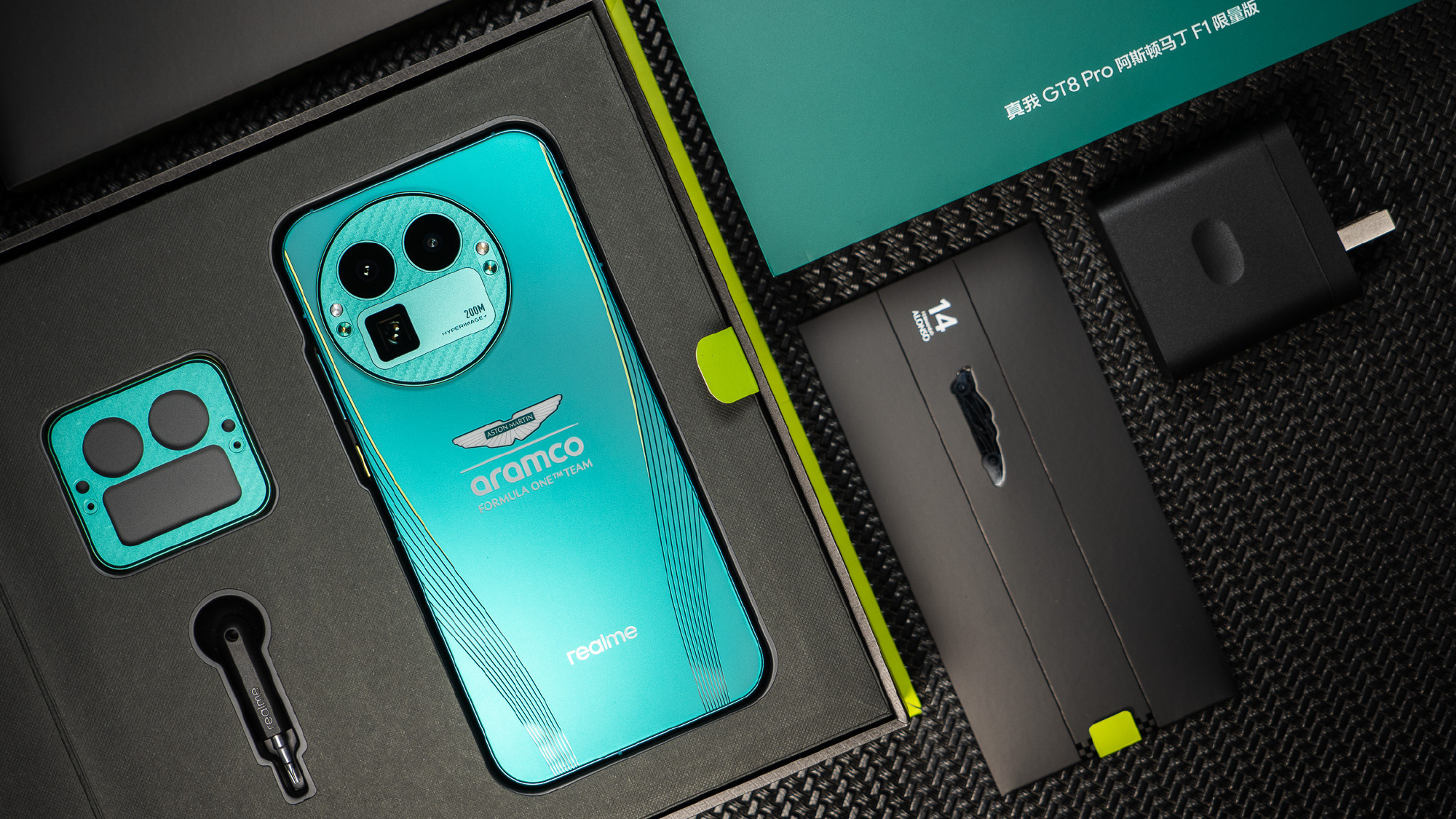 Realme Gt8 Pro Có Thêm Bản Aston Martin Giới Hạn Dành Cho Fan F1: Màu Ngọc Lam, Nút Nguồn Neon, Camera 200 &Quot;Chấm&Quot;, Giá Hơn 20 Triệu Đồng Realme Gt8 Pro Có Thêm Bản Aston Martin Giới Hạn Dành Cho Fan F1: Màu Ngọc Lam, Nút Nguồn Neon, Camera 200