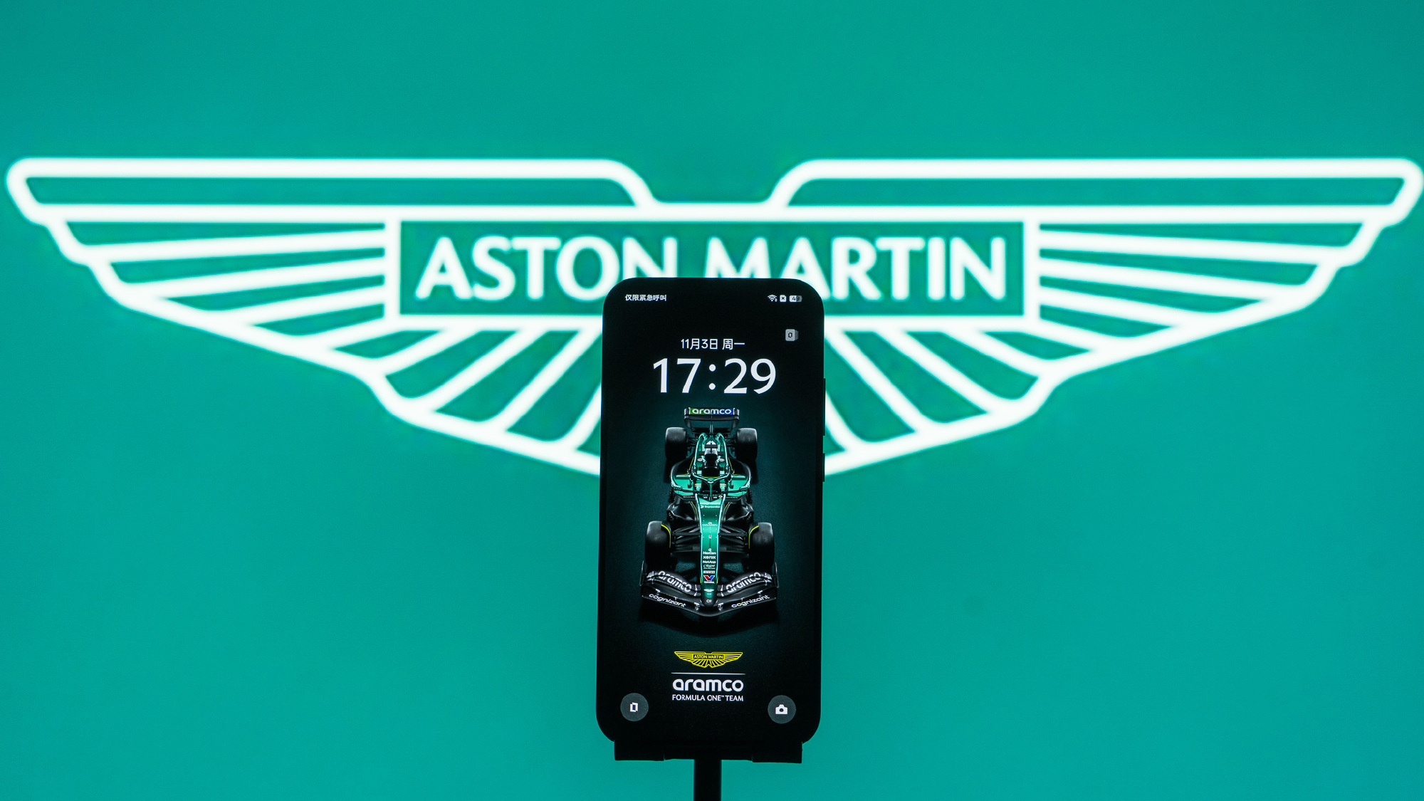 Realme Gt8 Pro Có Thêm Bản Aston Martin Giới Hạn Dành Cho Fan F1: Màu Ngọc Lam, Nút Nguồn Neon, Camera 200 &Quot;Chấm&Quot;, Giá Hơn 20 Triệu Đồng Realme Gt8 Pro Có Thêm Bản Aston Martin Giới Hạn Dành Cho Fan F1: Màu Ngọc Lam, Nút Nguồn Neon, Camera 200