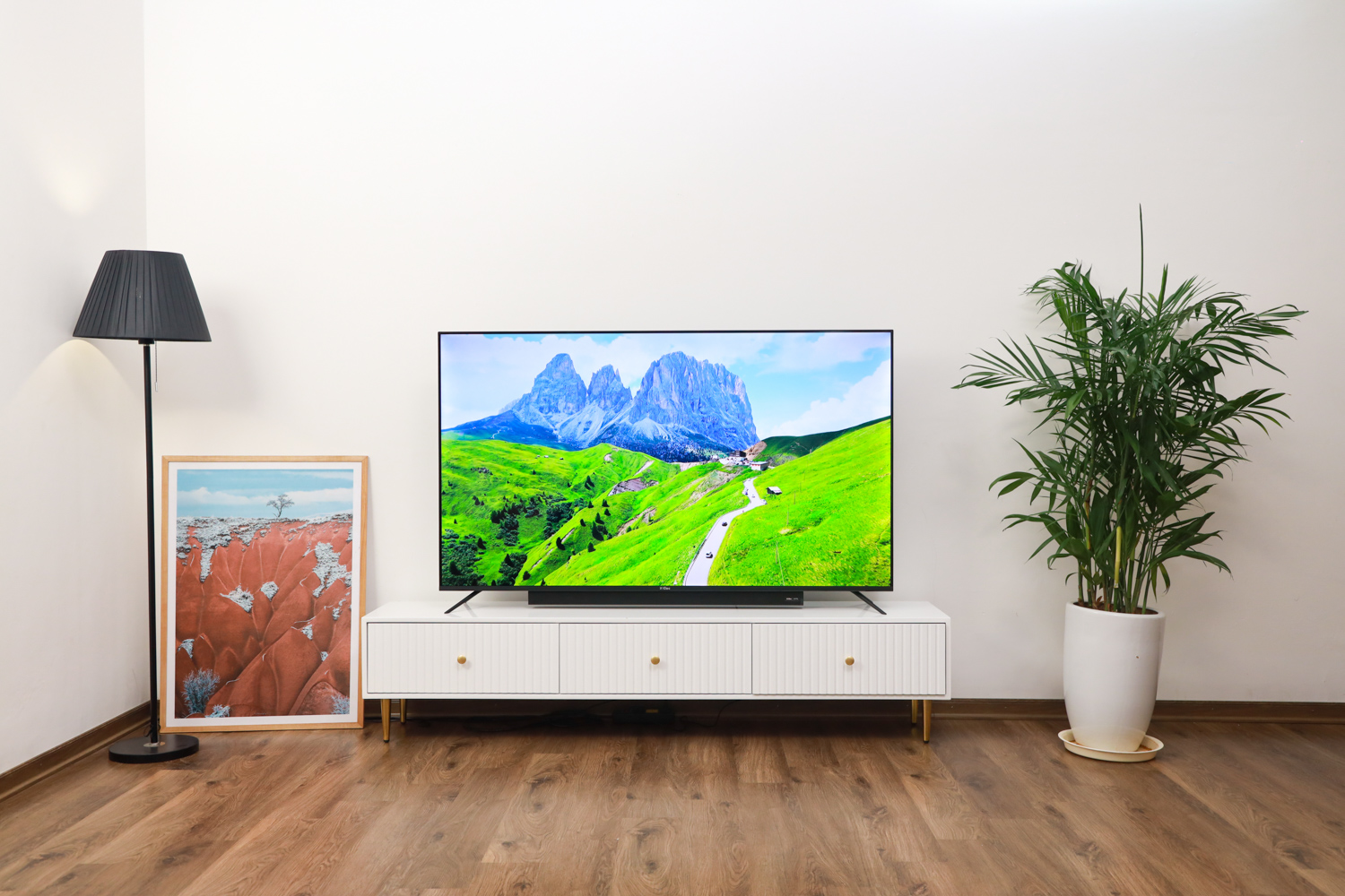 Thương hiệu Hàn Quốc K-Elec ra mắt TV tích hợp loa soundbar K-Max ngay trên thân máy- Ảnh 3.