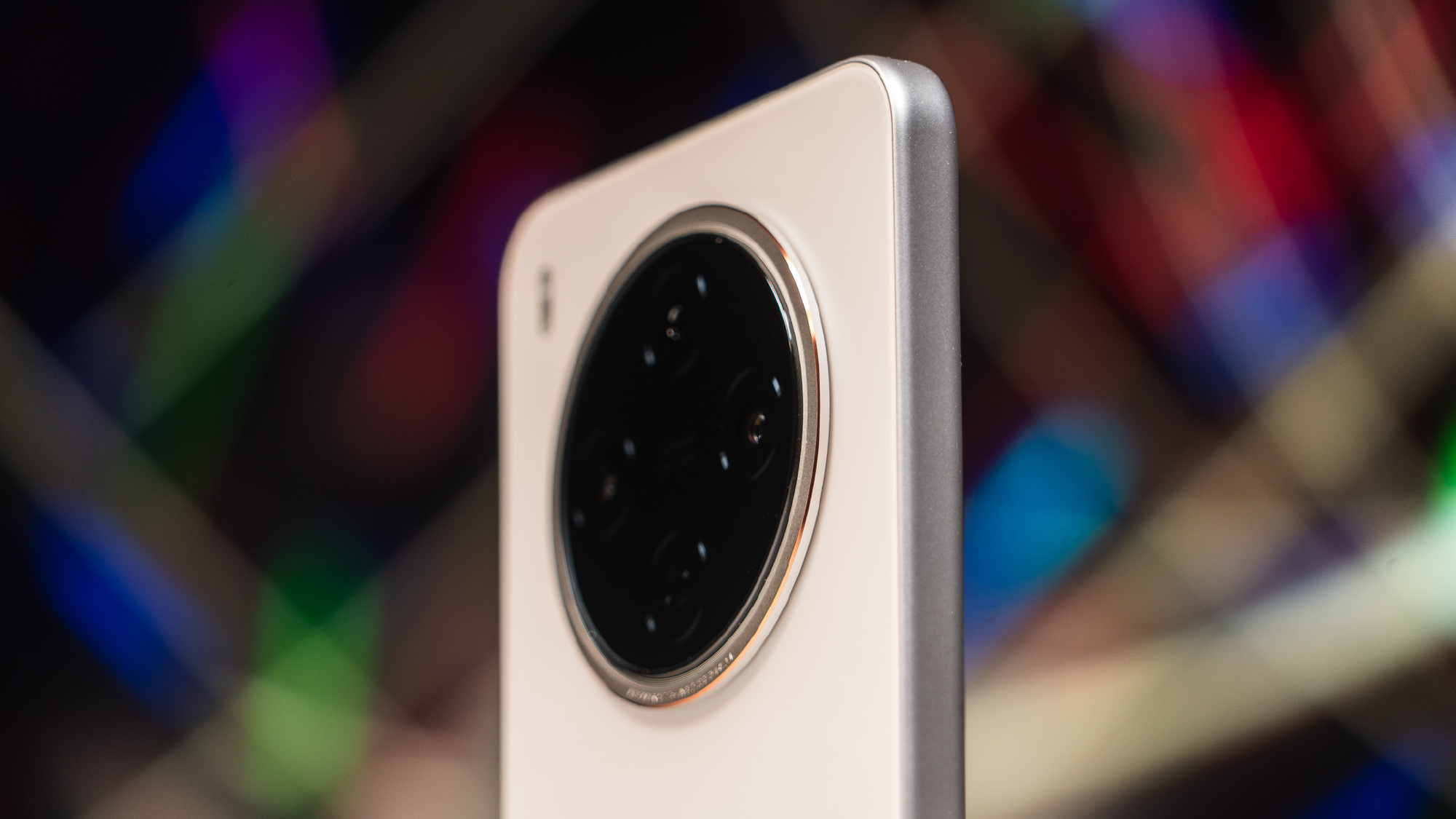 vivo ra mắt điện thoại pin 7.000mAh, camera 200 "chấm", chống nước IP69, giá chỉ hơn 6 triệu mà trông như vivo X300 vivo ra mắt điện thoại pin 7.000mAh, camera 200