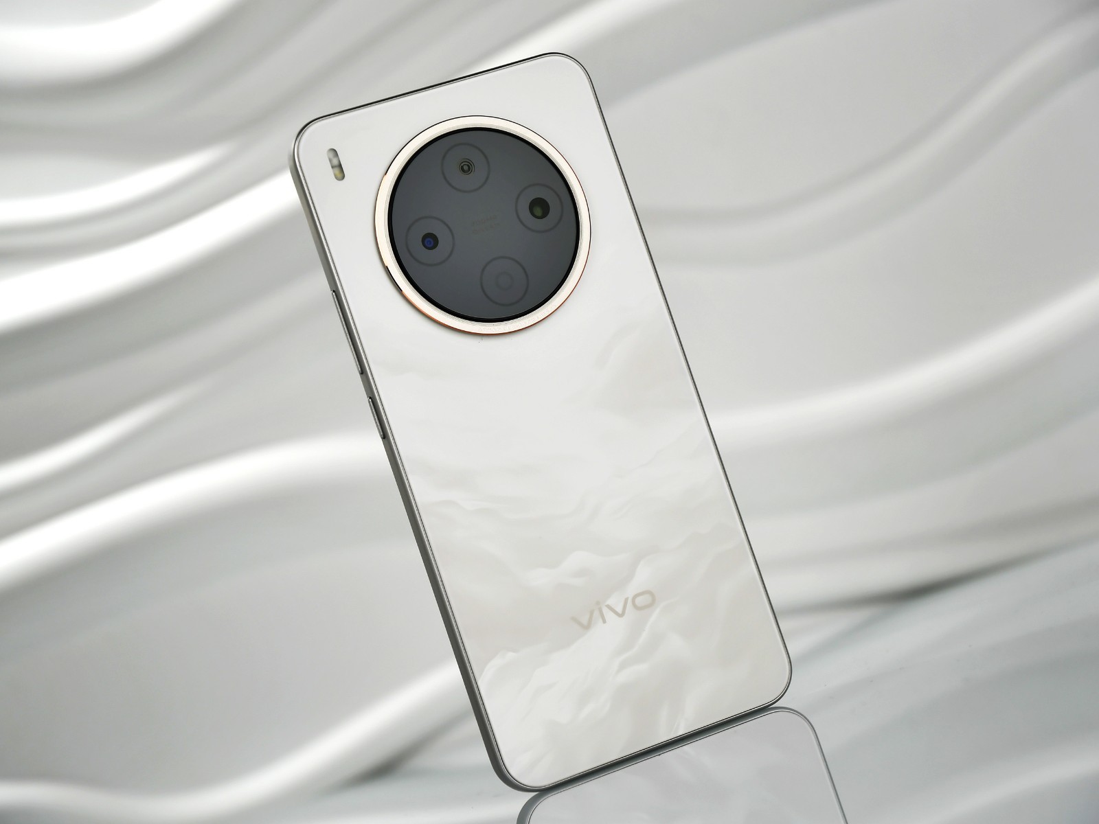 Vivo Chuẩn Bị Ra Mắt Điện Thoại Giá Rẻ Thiết Kế Như X300, Camera 200 