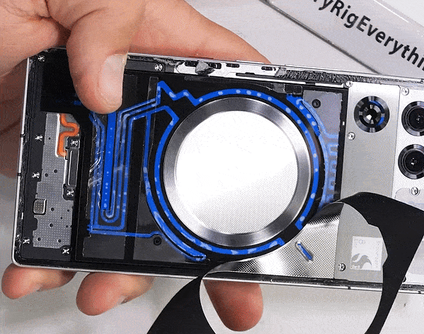 Mổ xẻ flagship Android mới, YouTuber ngỡ ngàng trước công nghệ tản nhiệt như của "người ngoài hành tinh"- Ảnh 2.