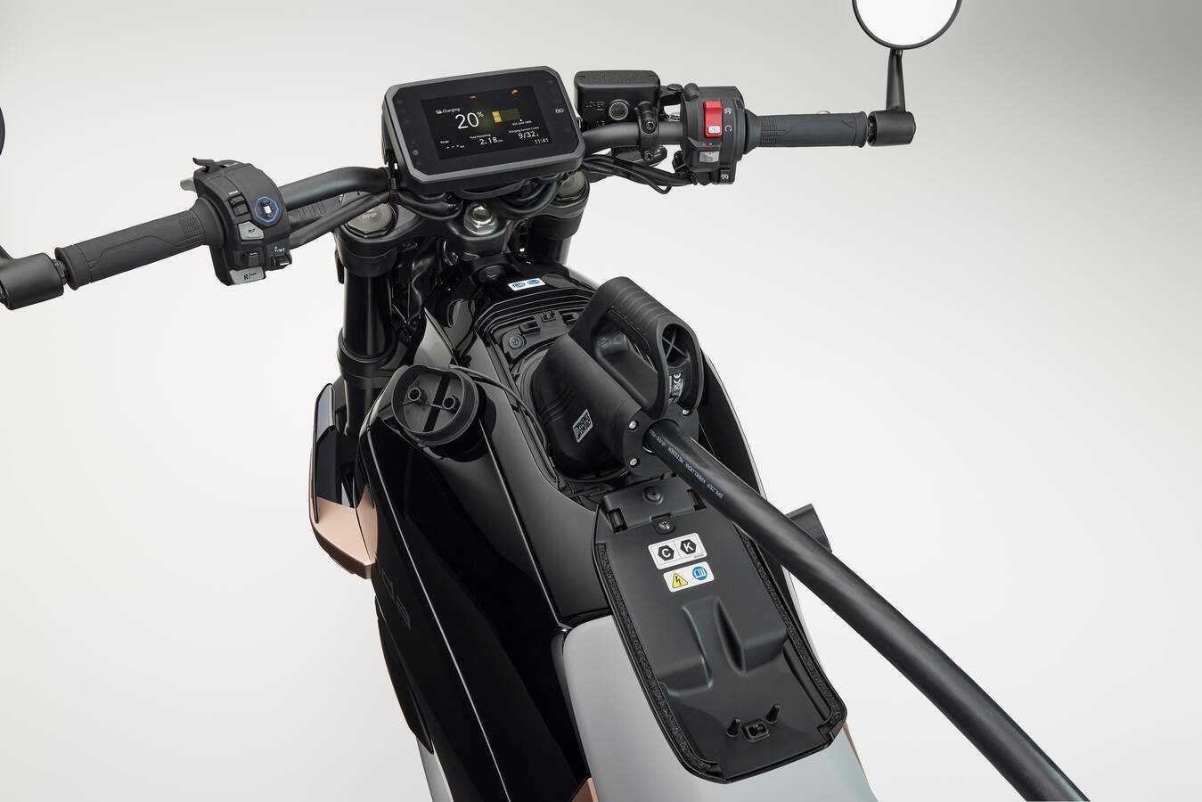 Honda WN7: Mẫu xe máy điện có thể tăng tốc 0-100 km/h chỉ trong 4,6 giây, sạc nhanh chuẩn ô tô CCS2- Ảnh 6.