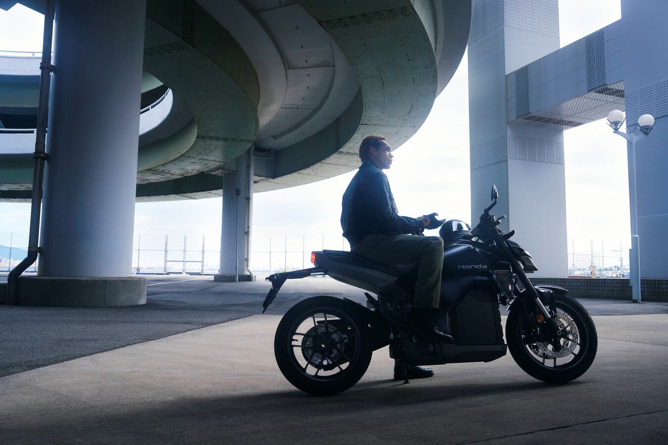 Honda WN7: Mẫu xe máy điện có thể tăng tốc 0-100 km/h chỉ trong 4,6 giây, sạc nhanh chuẩn ô tô CCS2- Ảnh 18.