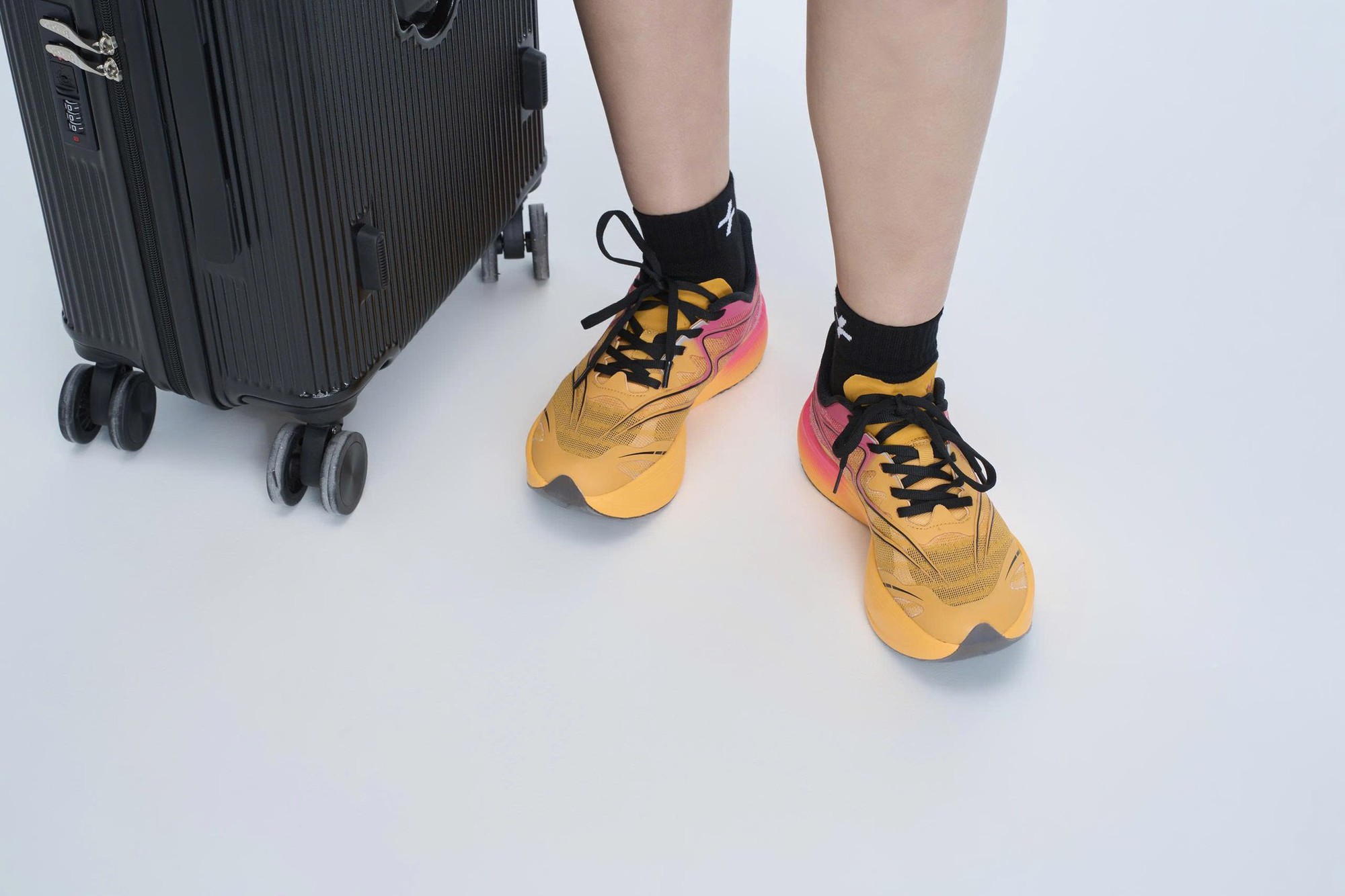 Điểm danh loạt local brand Việt chất lừ cho nam: Muốn mua quần áo, giày, balo cứ vào đây tìm!- Ảnh 8.