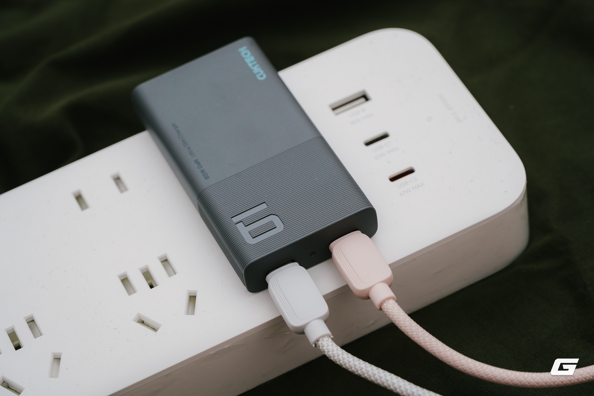 Xiaomi Ra Mắt Củ Sạc Trong Suốt Siêu Mỏng Cực Đẹp Mà Giá Chỉ Chưa Tơi 400.000 Đồng: Ai Đam Mê Sạc Chắc Chắn Sẽ Mua! Xiaomi Ra Mắt Củ Sạc Trong Suốt Siêu Mỏng Cực Đẹp: Ai Đam Mê Sạc Chắc Chắn Không Thể Bỏ Qua! - Ảnh 3.