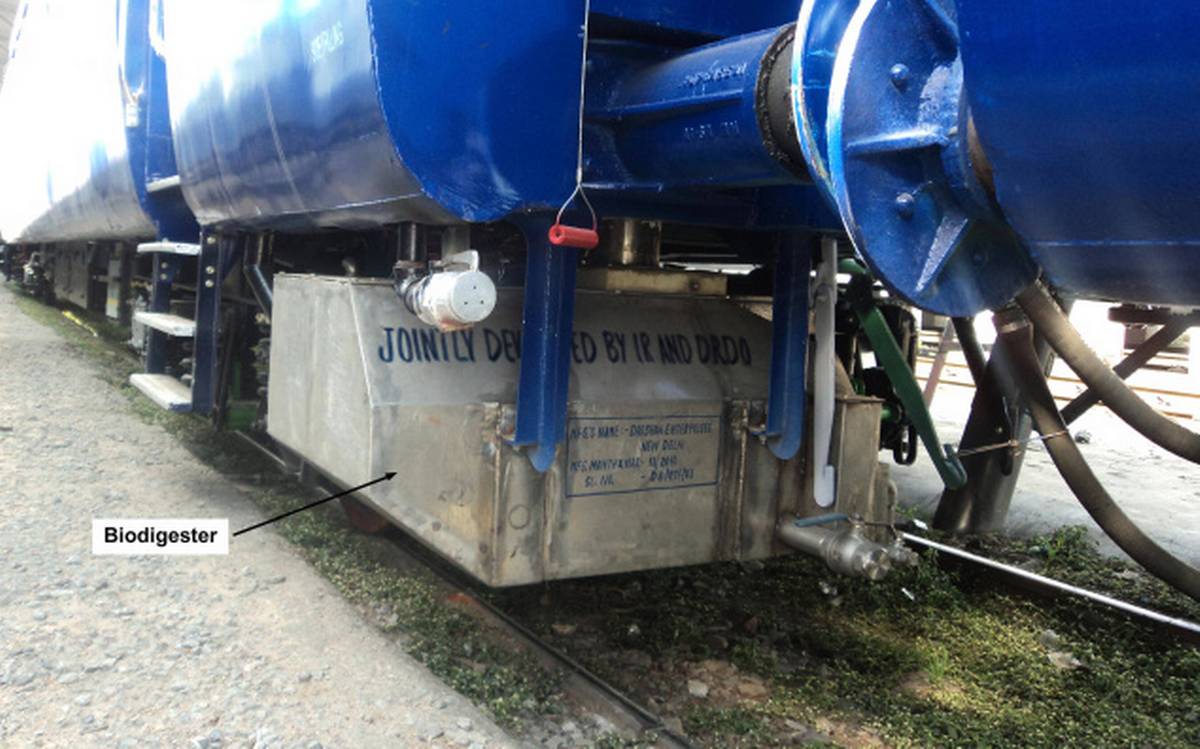 Vì sao chất thải trong nhà vệ sinh tàu hỏa từng được xả thẳng xuống đường ray? Sự thật ít ai ngờ tới - Ảnh 3.