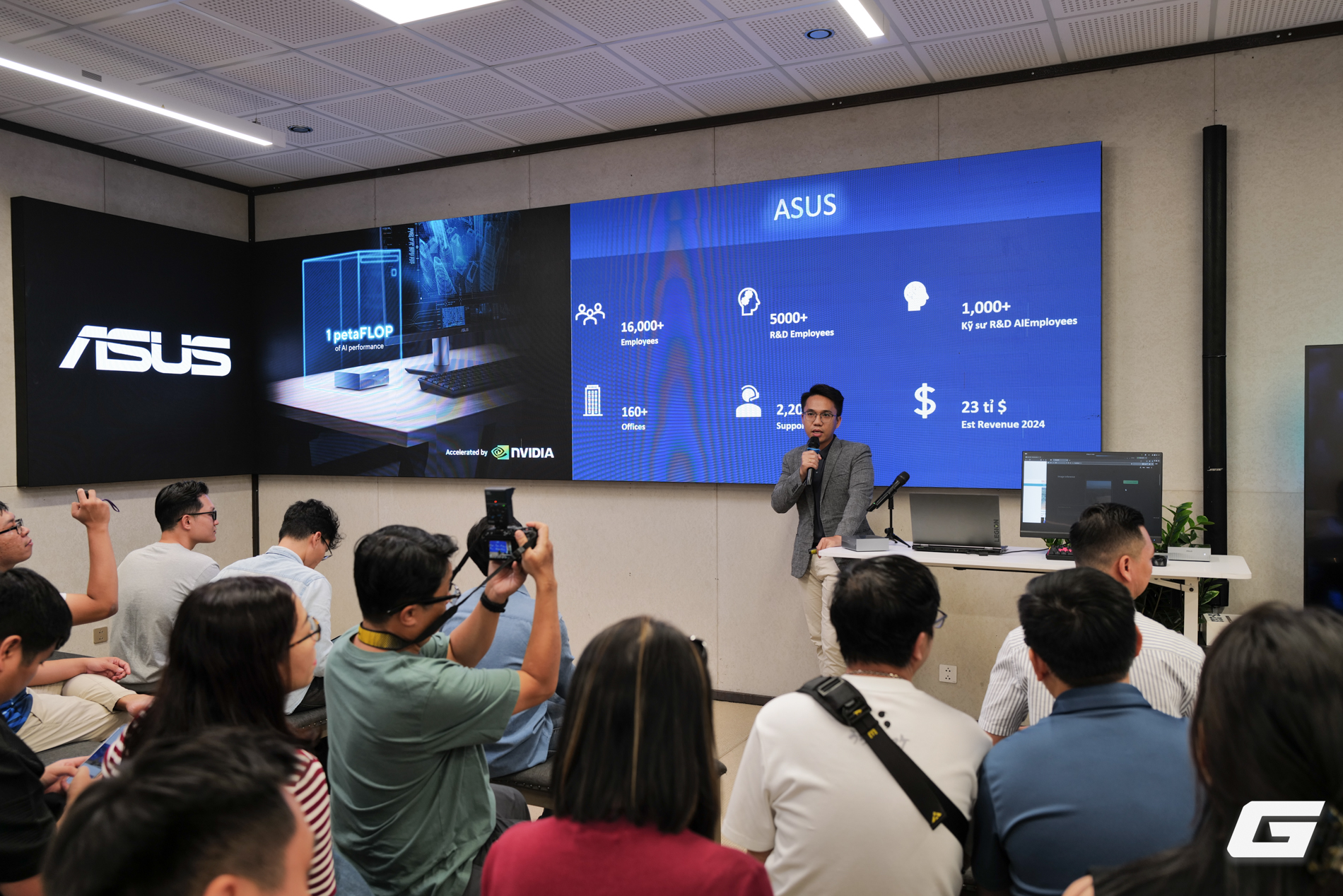 Cận cảnh chiếc máy tính để bàn siêu nhỏ gọn nhưng hiệu năng AI lên đến 1 petaFLOP - Ảnh 2.