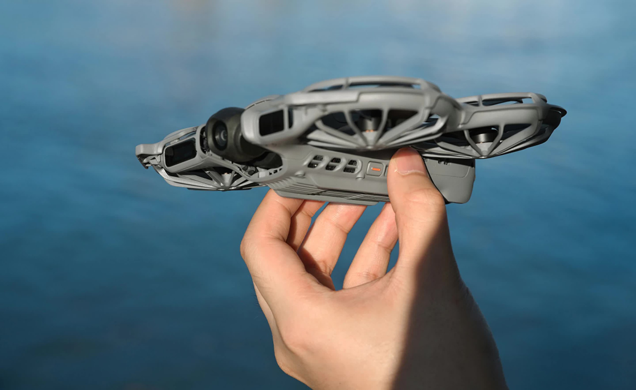 DJI Neo 2: Chiếc drone điều khiển bằng cử chỉ mở ra kỷ nguyên quay vlog rảnh tay cho người mới bắt đầu - Ảnh 3.