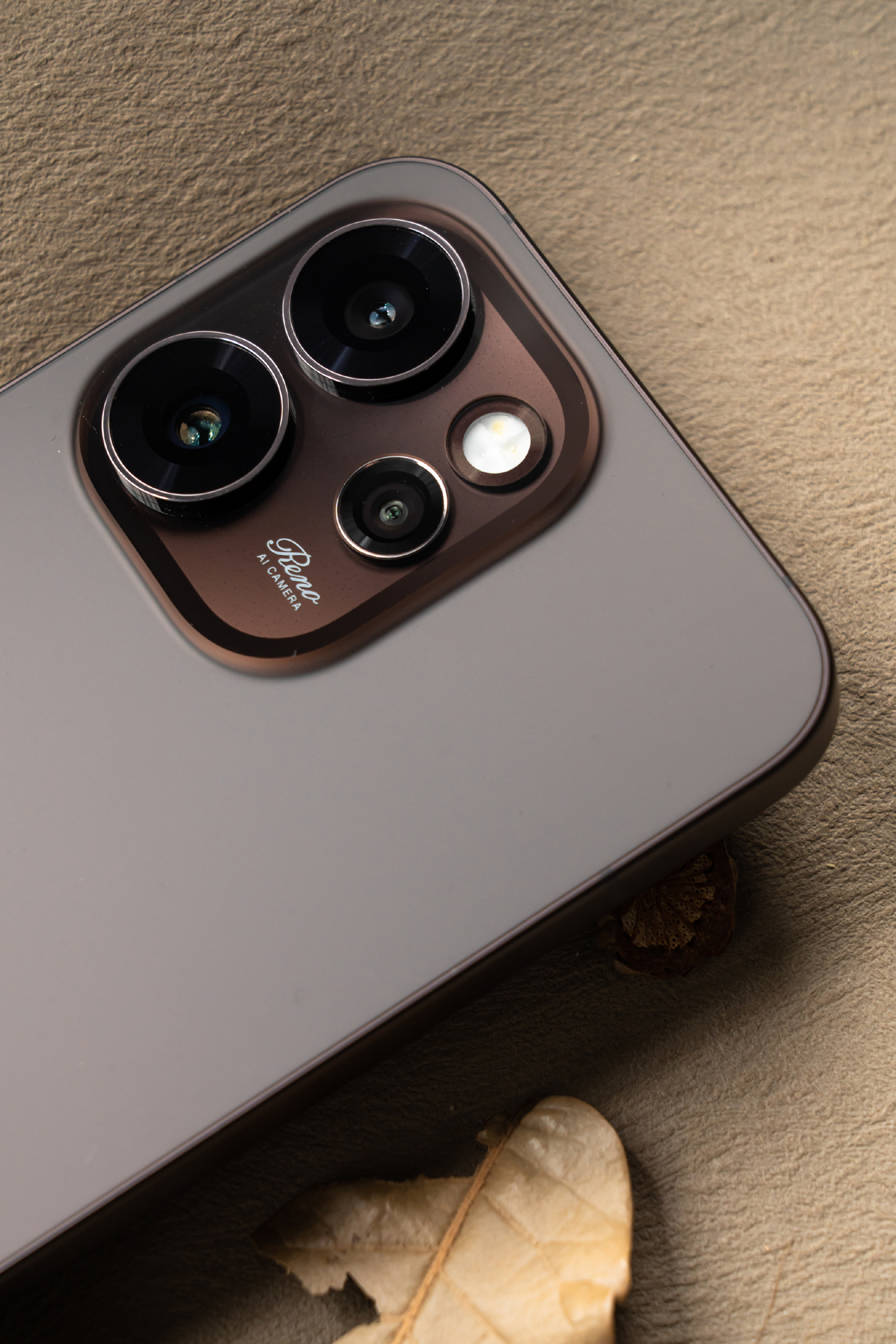 Oppo Reno15 Đẹp Cỡ Này Đây! Oppo Reno15 Nau Weibo 7 1763449020784102072365