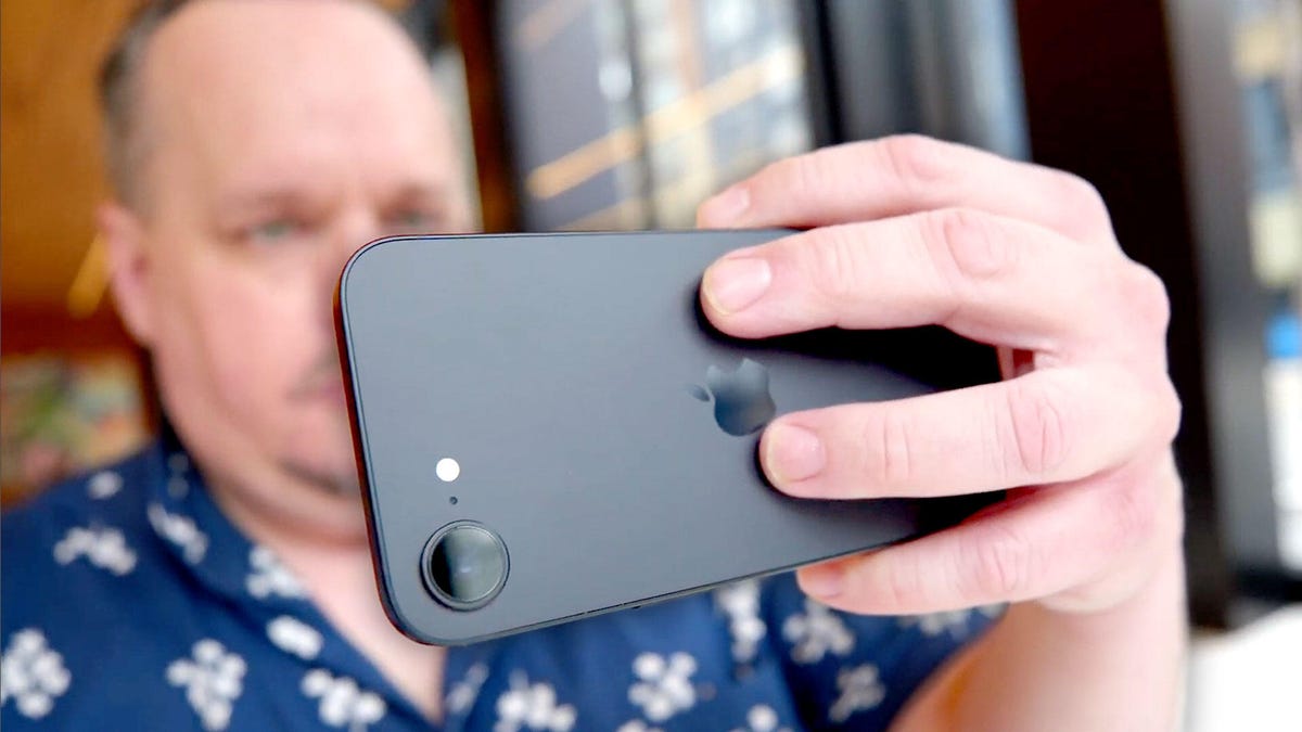 250225 Site Iphone 16E Review 2