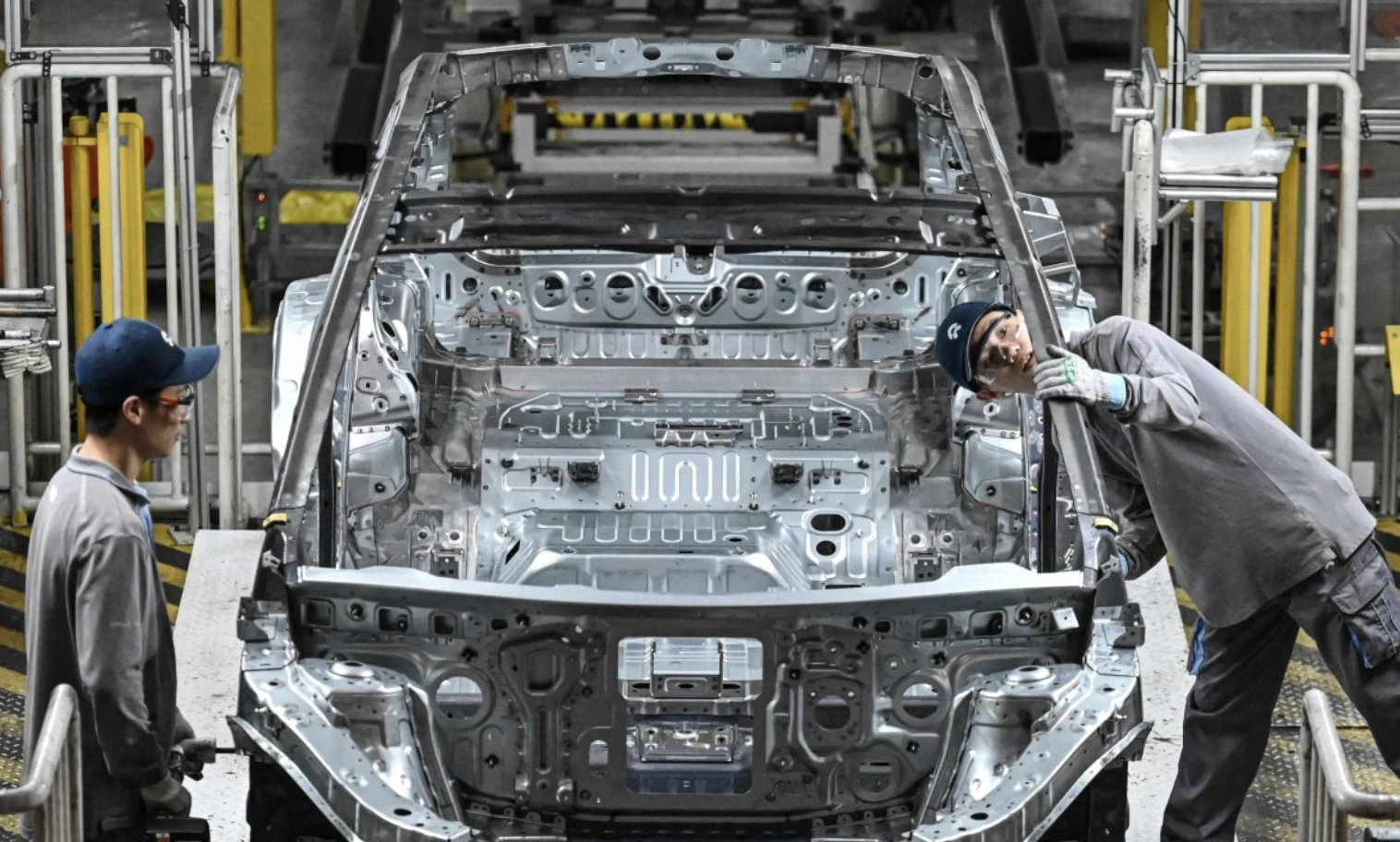 Nóng 1.000°C, lạnh tức thì: Công nghệ biến quá trình vài tiếng xuống còn 1 giây của Trung Quốc đang thay đổi hoàn toàn ngành sản xuất xe điện - Ảnh 1.