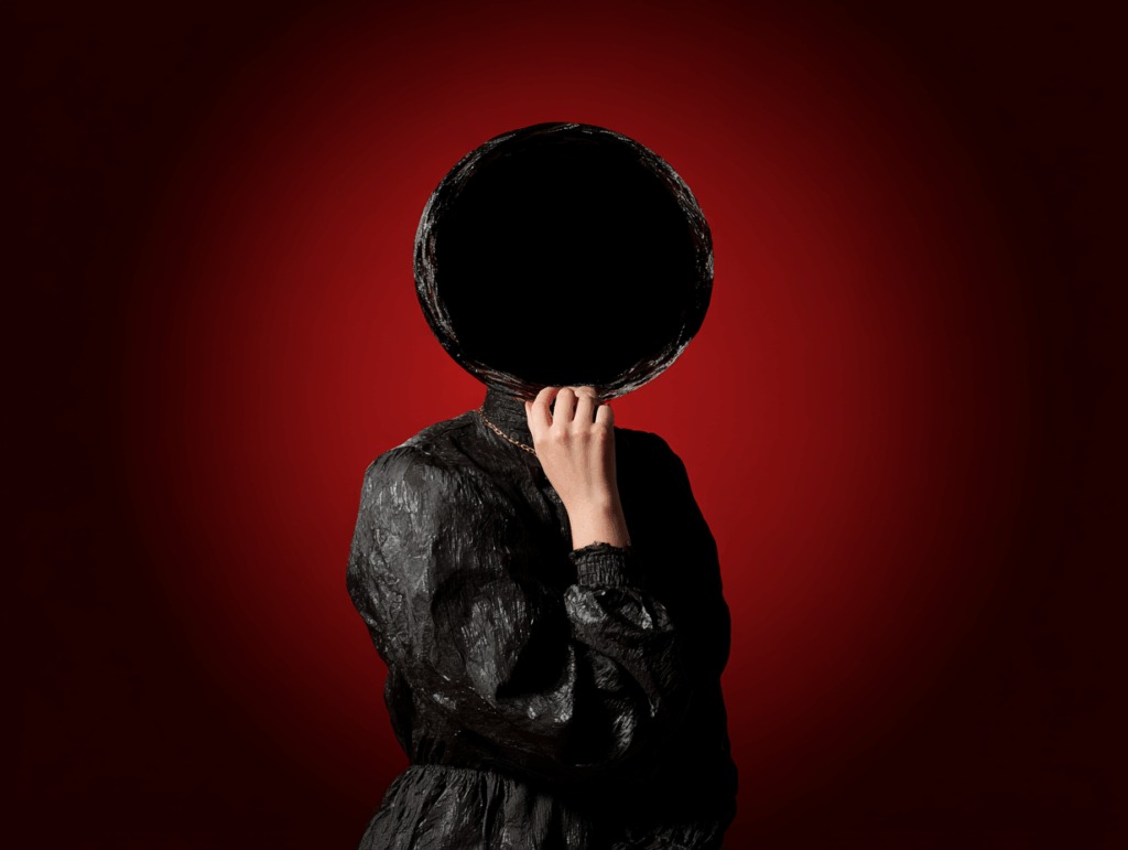 Một nhà vật lý đã tính toán những gì sẽ xảy ra nếu một lỗ đen nhỏ đi qua cơ thể bạn - Ảnh 2.