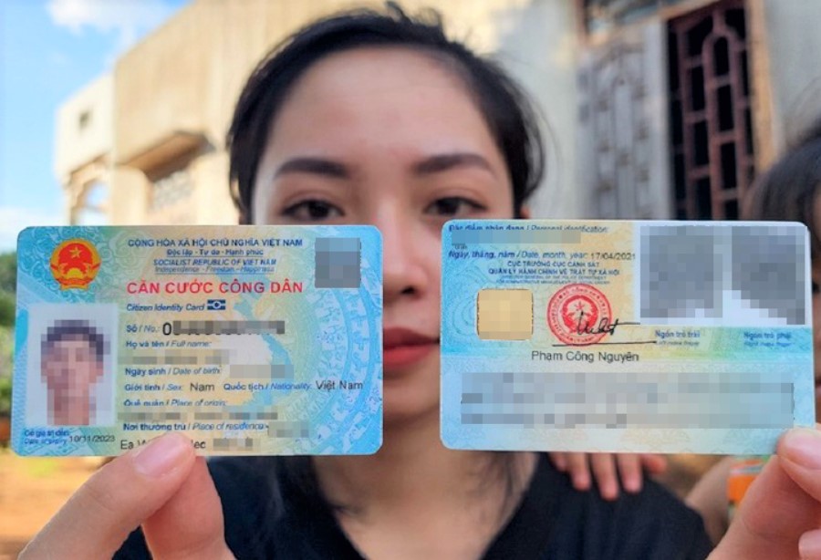 Từ nay đến 31/12/2025, người sinh vào 3 năm sau cần lưu ý đặc biệt 4 điều khi đổi thẻ căn cước- Ảnh 1. Từ nay đến 31/12/2025, người sinh vào 3 năm sau cần lưu ý đặc biệt 4 điều khi đổi thẻ căn cước- Ảnh 1.