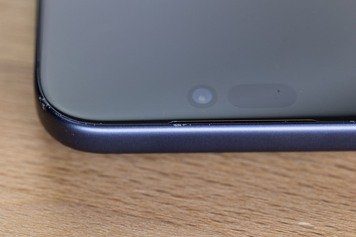 iPhone 17 Pro vừa ra mắt đã gặp tình trạng xước, móp vì vỏ nhôm mềm- Ảnh 2.