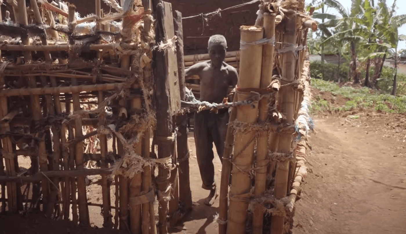 Người đàn ông tự xây 'pháo đài' và sống một mình suốt 55 năm trời vì sợ phụ nữ- Ảnh 4. Người đàn ông tự xây 'pháo đài' và sống một mình suốt 55 năm trời vì sợ phụ nữ- Ảnh 4.