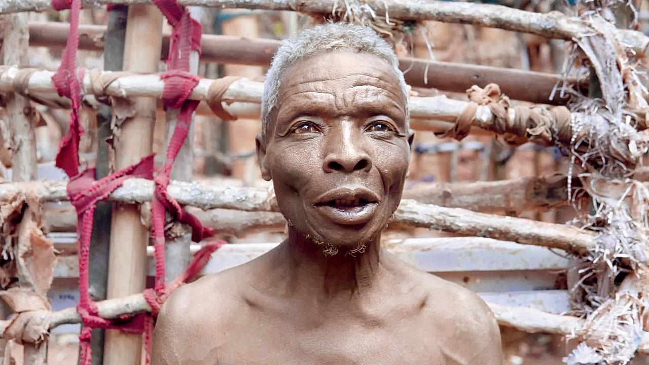 Người đàn ông tự xây 'pháo đài' và sống một mình suốt 55 năm trời vì sợ phụ nữ- Ảnh 3. Người đàn ông tự xây 'pháo đài' và sống một mình suốt 55 năm trời vì sợ phụ nữ- Ảnh 3.