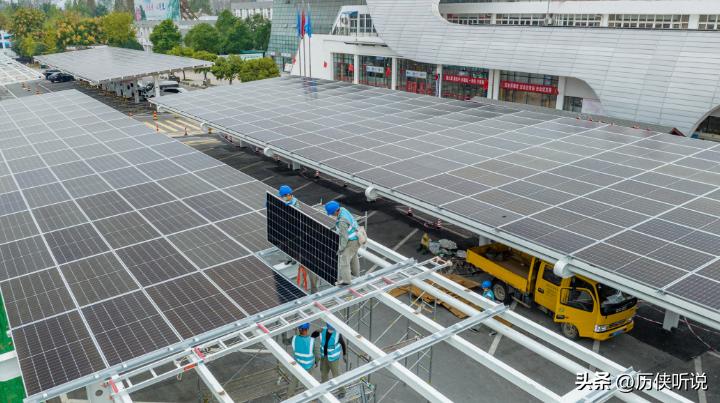 Chỉ có thể là Trung Quốc: Đường cao tốc tạo ra điện, phương Tây cũng phải thốt lên 