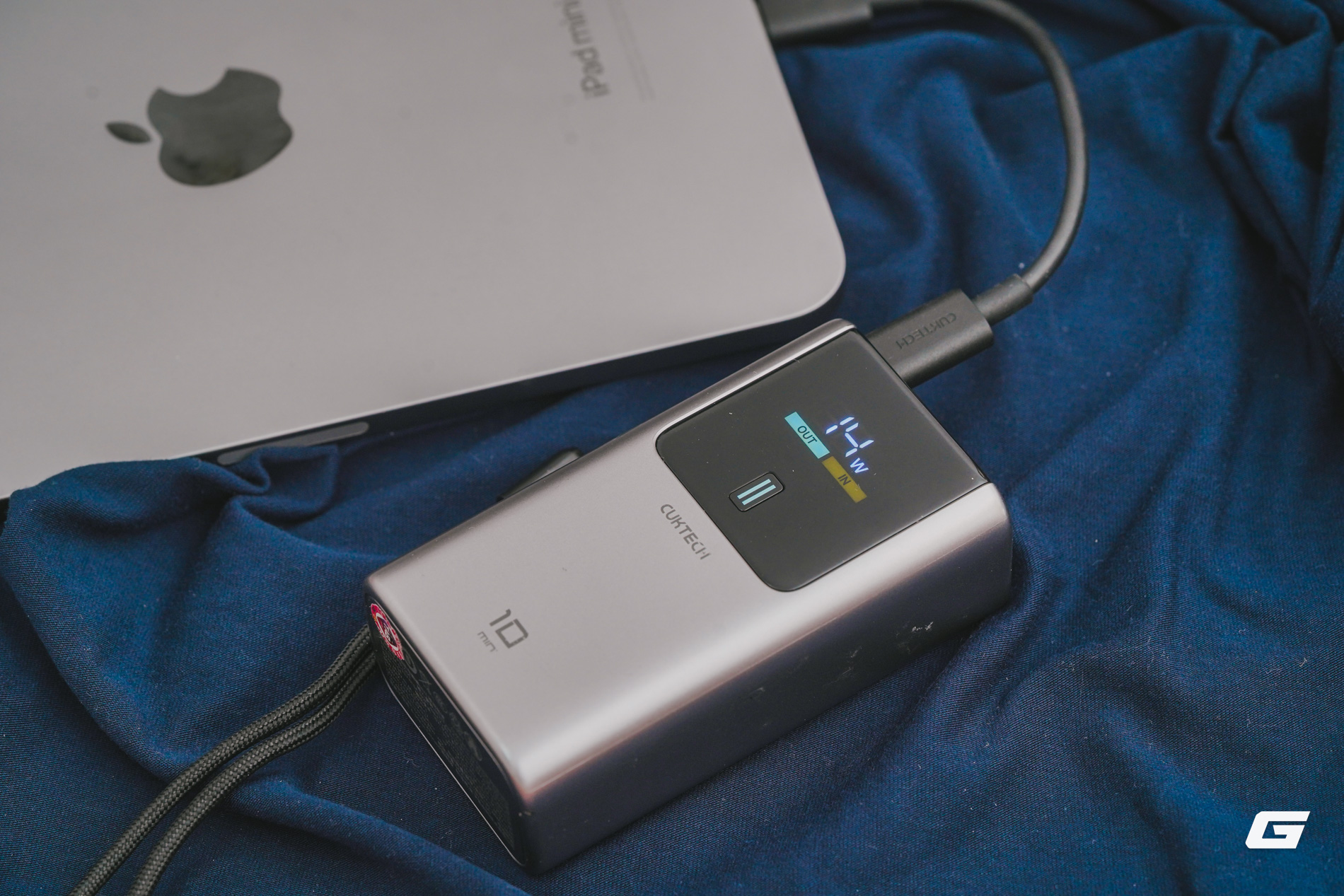 Đây Là Pin Dự Phòng Tôi Luôn Mang Theo Bên Mình Suốt Nửa Năm Qua: Nhỏ Gọn, Sạc Được Cả Macbook, Và... Đã Hơi Trầy Xước - Ảnh 5.