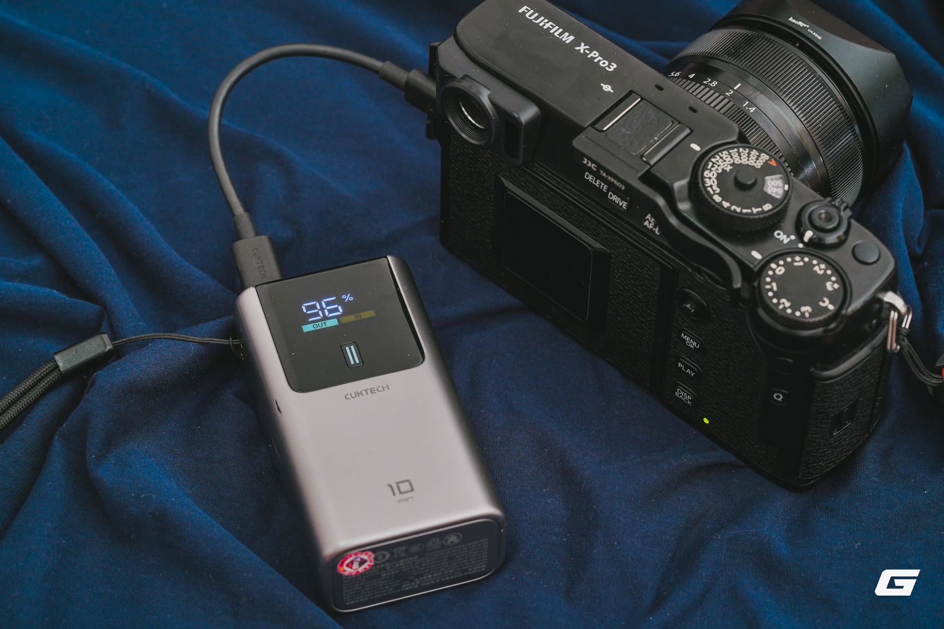 Đây Là Pin Dự Phòng Tôi Luôn Mang Theo Bên Mình Suốt Nửa Năm Qua: Nhỏ Gọn, Sạc Được Cả Macbook, Và... Đã Hơi Trầy Xước - Ảnh 9.