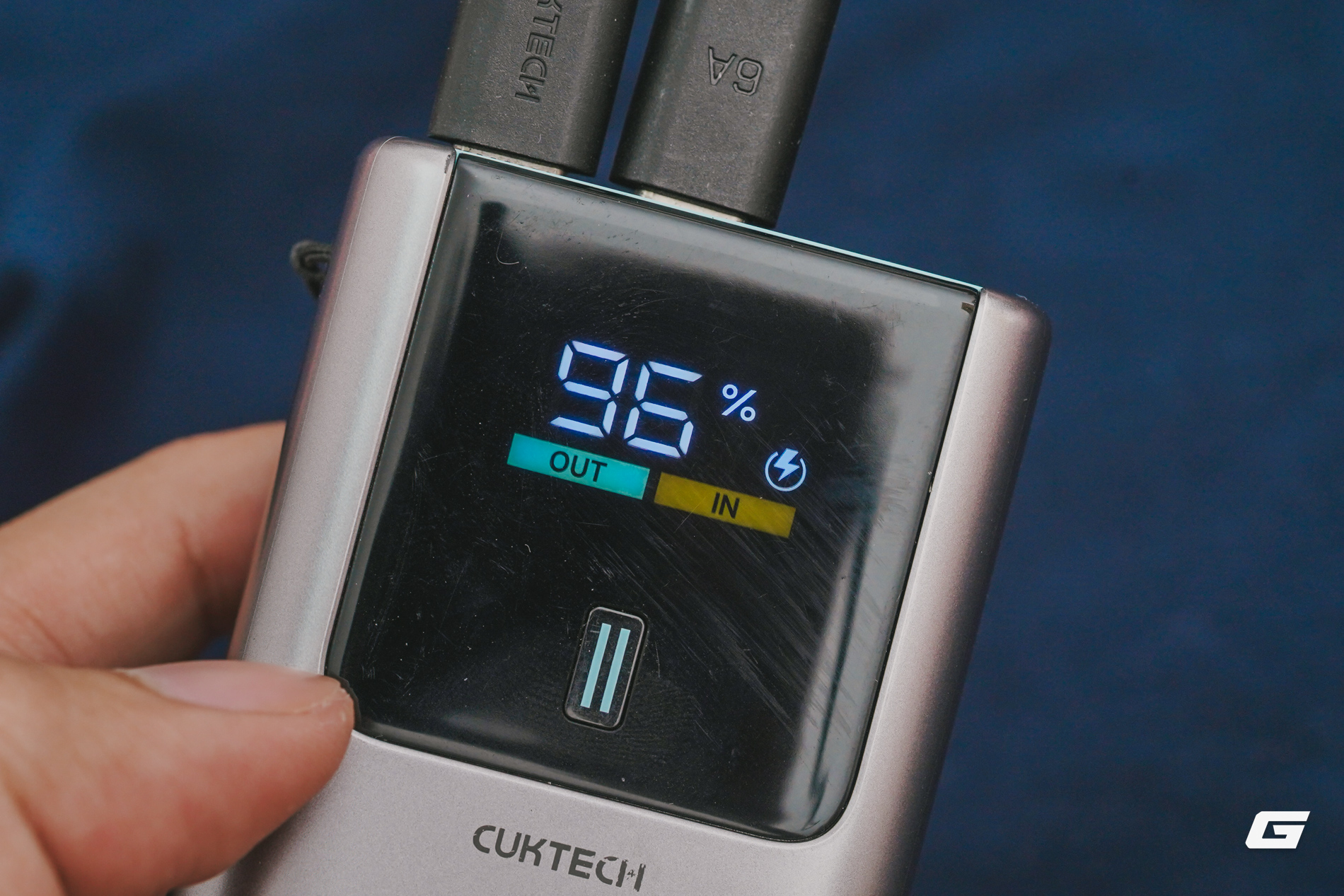 Đây Là Pin Dự Phòng Tôi Luôn Mang Theo Bên Mình Suốt Nửa Năm Qua: Nhỏ Gọn, Sạc Được Cả Macbook, Và... Đã Hơi Trầy Xước - Ảnh 3.