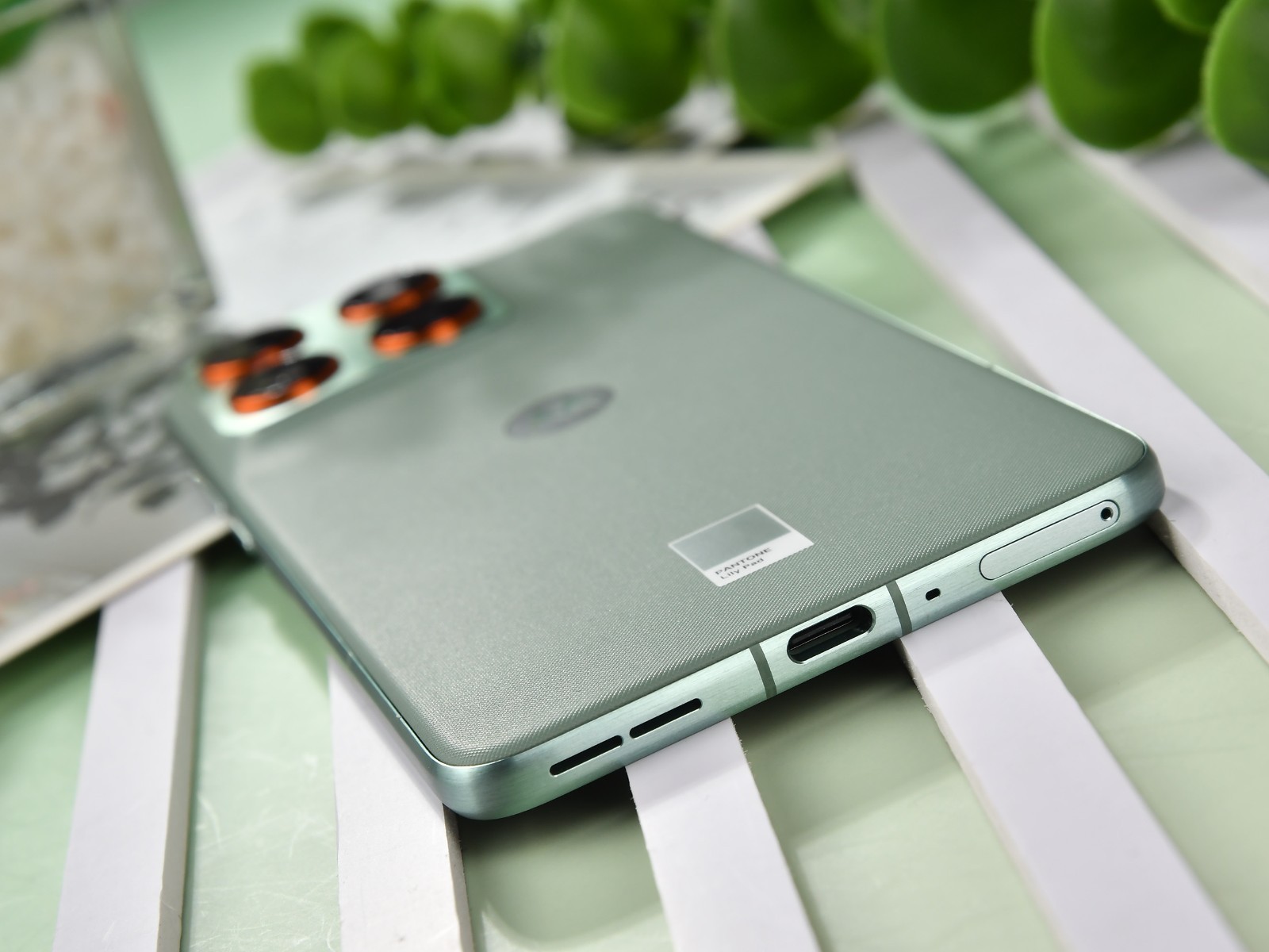 Motorola Mà Mang Máy Này Về Việt Nam Thì Bán Cực Chạy: Chip Snapdragon, Pin Gấp Rưỡi Và Camera &Quot;Gấp Đôi&Quot; Iphone Air Nhưng Giá Chỉ Bằng 1/4 Đây Là Điện Thoại Siêu Mỏng Nhẹ Của Motorola: Dùng Chip Snapdragon, Pin Gấp Rưỡi Và Camera