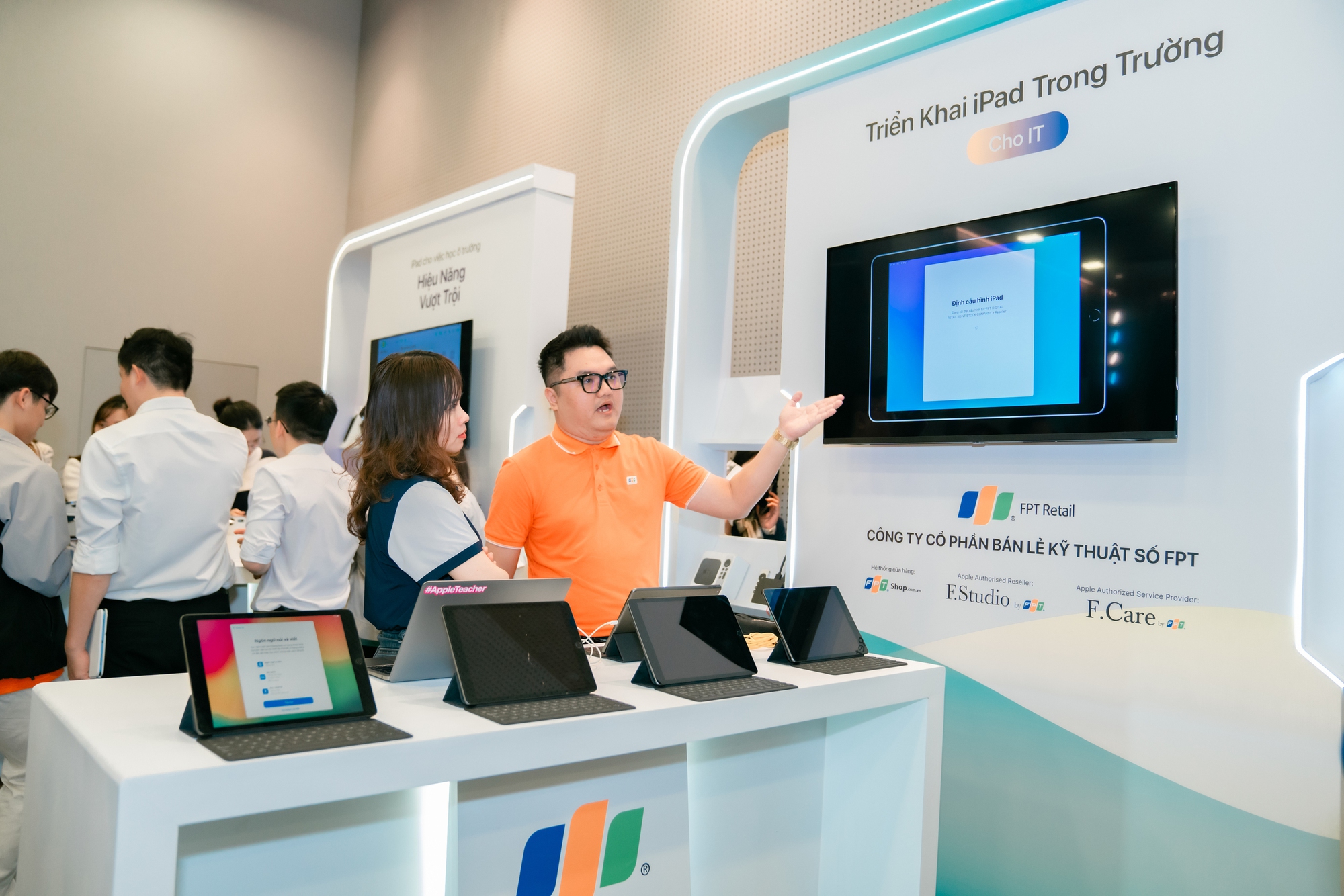 FPT Shop công bố trở thành Apple Business Partner, tăng cường hỗ trợ khách hàng doanh nghiệp và giáo dục - Ảnh 1.