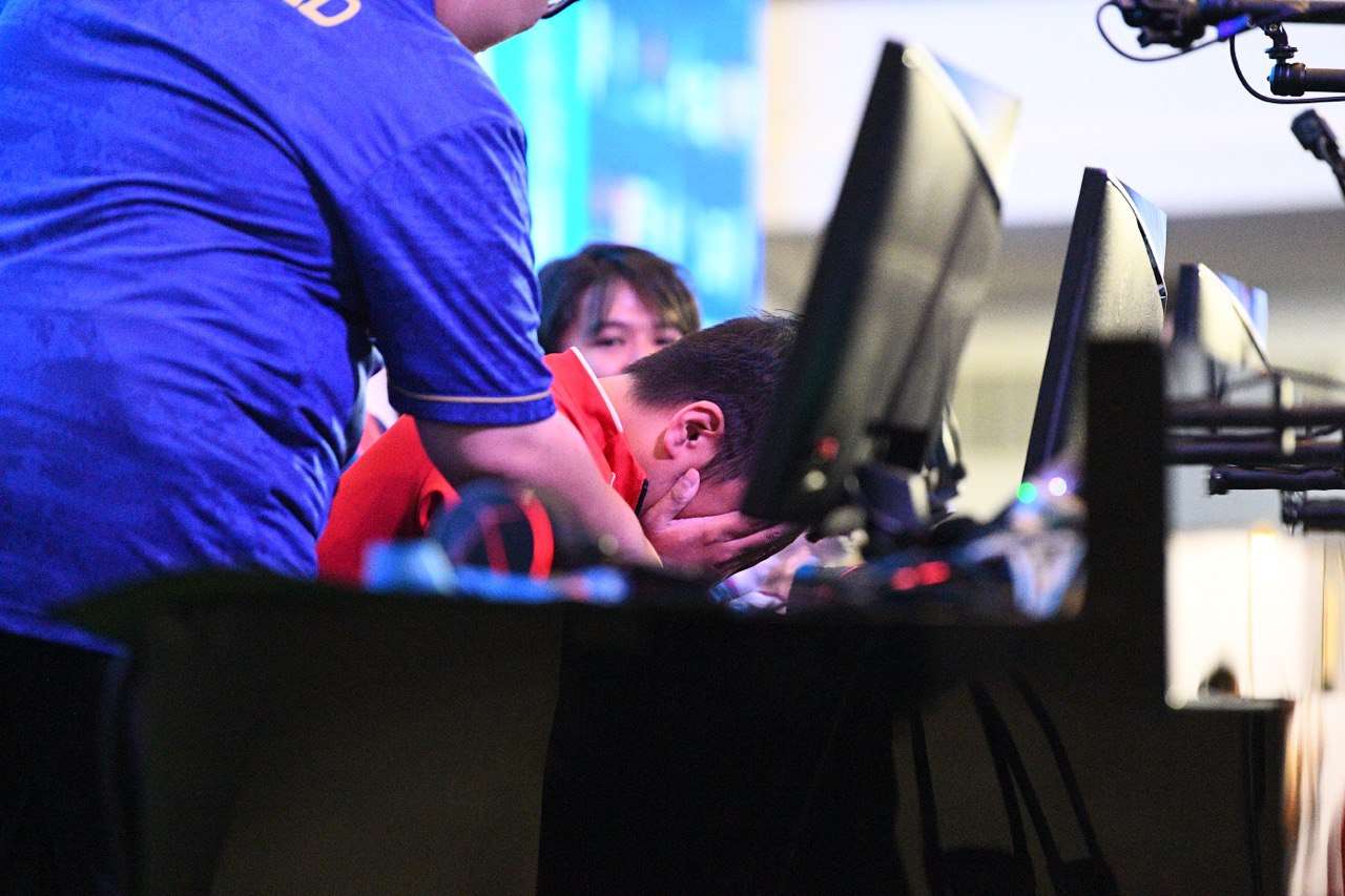 Tuyển thủ Việt Nam gục đầu bật khóc vì vụt mất HCV Audition, "trốn" ra ngoài khóc, 1 tiếng sau lại vô địch mới đỉnh! - Ảnh 3. Tuyển thủ Việt Nam gục đầu bật khóc vì vụt mất HCV Audition, "trốn" ra ngoài khóc, 1 tiếng sau lại vô địch mới đỉnh! - Ảnh 3.