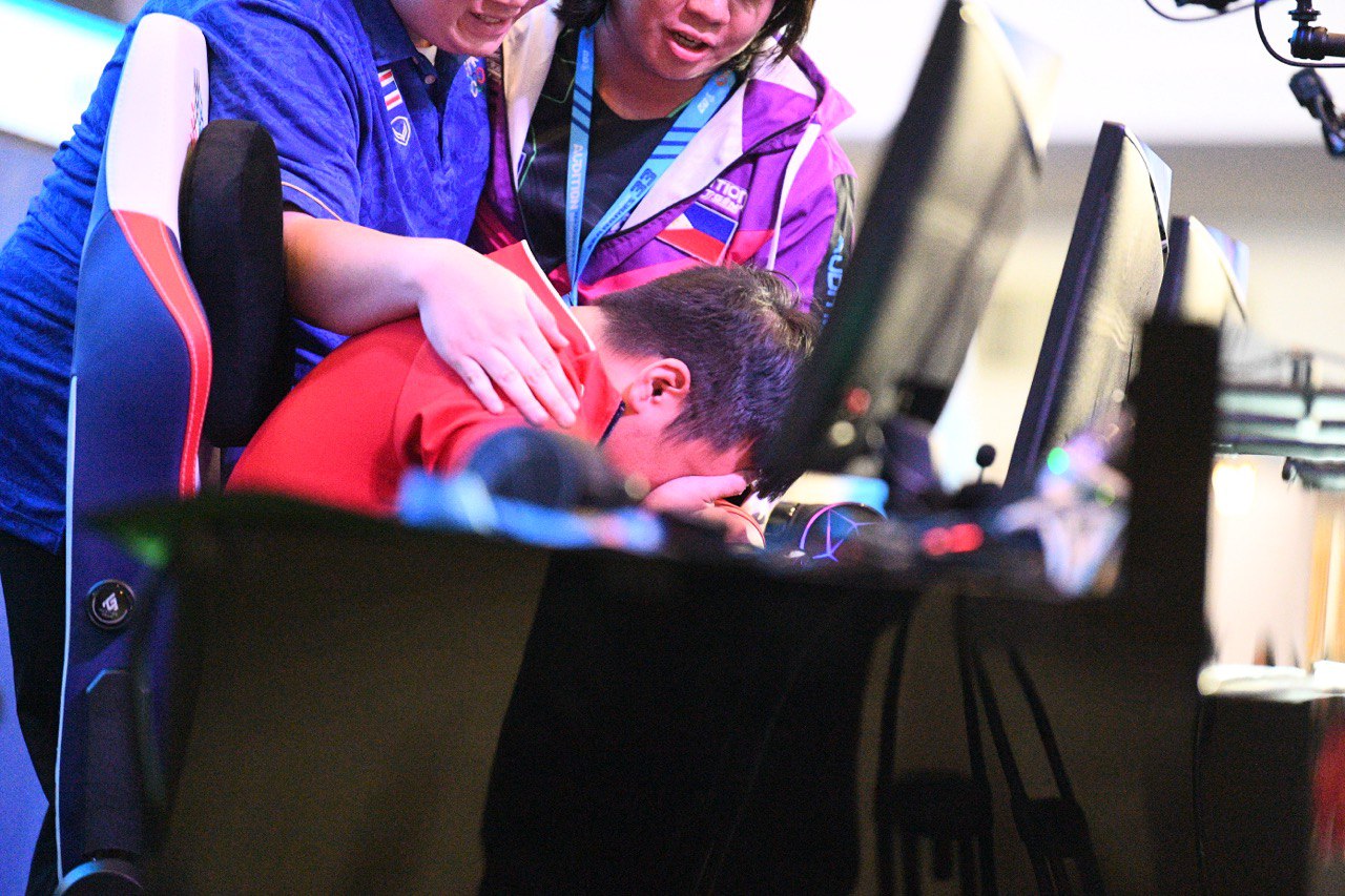 Tuyển thủ Việt Nam gục đầu bật khóc vì vụt mất HCV Audition, "trốn" ra ngoài khóc, 1 tiếng sau lại vô địch mới đỉnh! - Ảnh 7. Tuyển thủ Việt Nam gục đầu bật khóc vì vụt mất HCV Audition, "trốn" ra ngoài khóc, 1 tiếng sau lại vô địch mới đỉnh! - Ảnh 7.