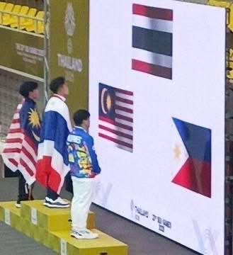 Độc lạ SEA Games: VĐV nhận huy chương mà như bị phạt "úp mặt vào tường", Quang Thuấn cũng gặp cảnh "trớ trêu" - Ảnh 1. Độc lạ SEA Games: VĐV nhận huy chương mà như bị phạt "úp mặt vào tường", Quang Thuấn cũng gặp cảnh "trớ trêu" - Ảnh 1.