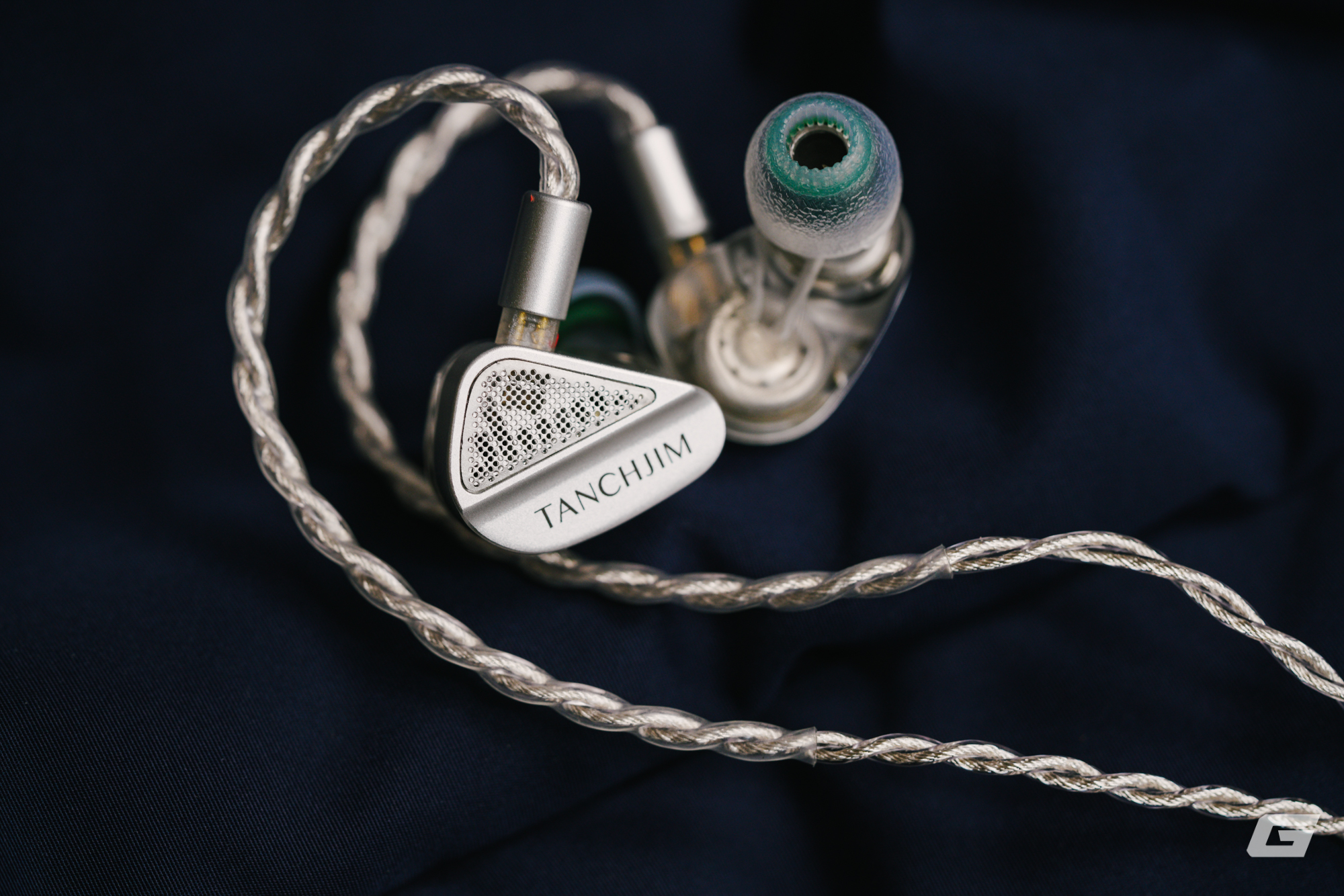 Đ&aacute;nh gi&aacute; Tanchjim x Effect Audio Force: Cặp tai nghe kỳ lạ với 2 m&agrave;ng Dynamic v&agrave; thiết kế "đeo chặt nhưng vẫn hở"- Ảnh 20.