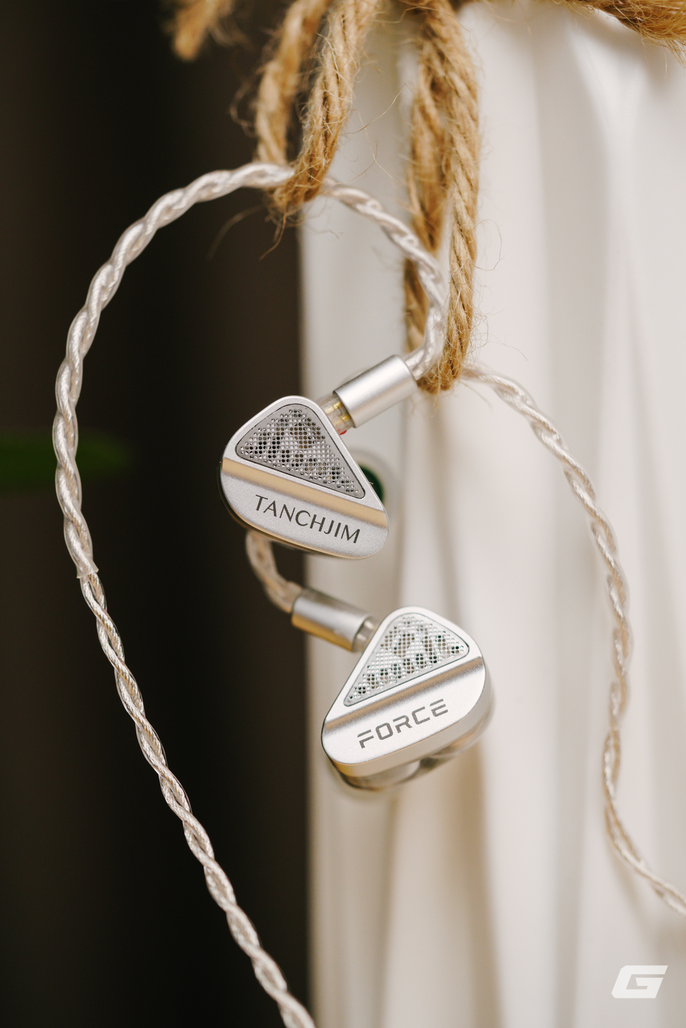 Đ&aacute;nh gi&aacute; Tanchjim x Effect Audio Force: Cặp tai nghe kỳ lạ với 2 m&agrave;ng Dynamic v&agrave; thiết kế "đeo chặt nhưng vẫn hở"- Ảnh 19.