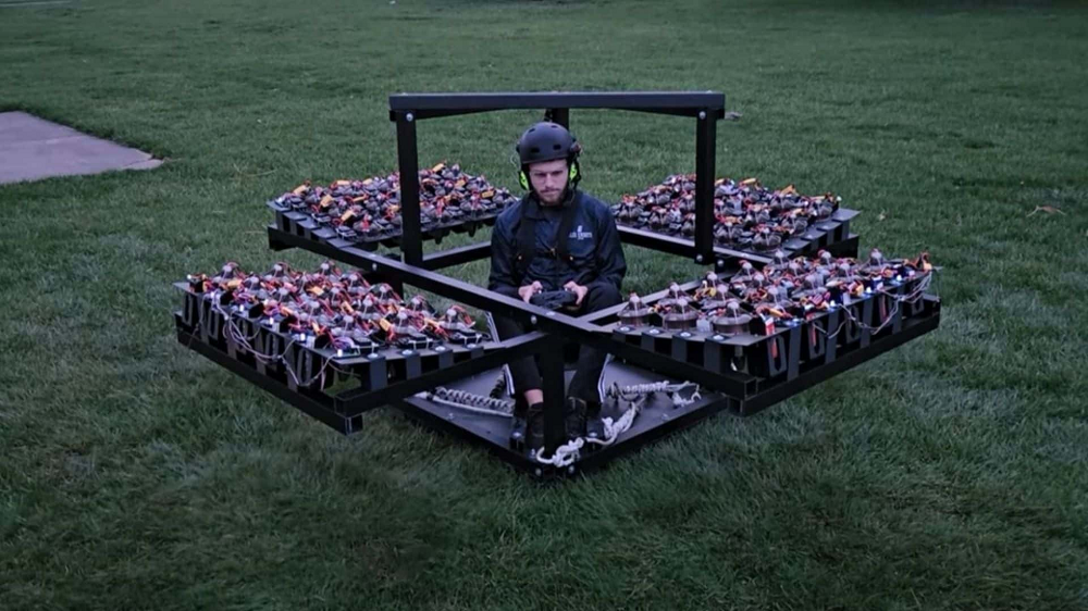 Đây là chiếc mô tô bay được chế tạo từ 48 động cơ phản lực thu nhỏ và bạn có thể mua trước với 990 USD - Ảnh 2.