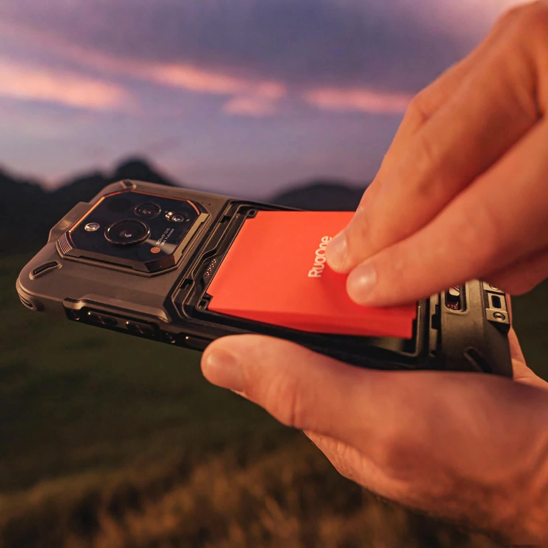 RugOne Xever 7 Pro: Smartphone siêu bền đầu tiên trên thế giới cho phép thay pin mà không cần tắt nguồn - Ảnh 3.