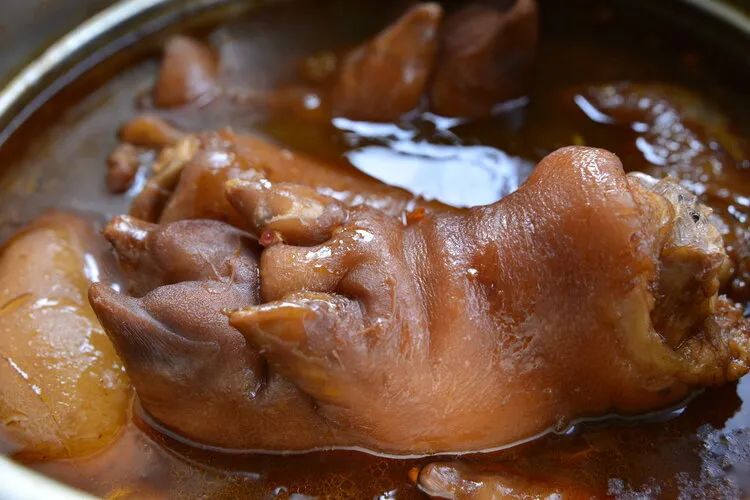 Ng&agrave;y c&agrave;ng nhiều người bị nhồi m&aacute;u n&atilde;o, b&aacute;c sĩ nghẹ ng&agrave;o: Ăn &iacute;t 4 m&oacute;n ngon "n&uacute;t lưỡi" n&agrave;y đi th&ocirc;i! - Ảnh 2.