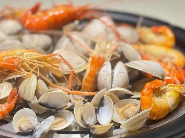 Ng&agrave;y c&agrave;ng nhiều người bị nhồi m&aacute;u n&atilde;o, b&aacute;c sĩ nghẹ ng&agrave;o: Ăn &iacute;t 4 m&oacute;n ngon "n&uacute;t lưỡi" n&agrave;y đi th&ocirc;i! - Ảnh 4.