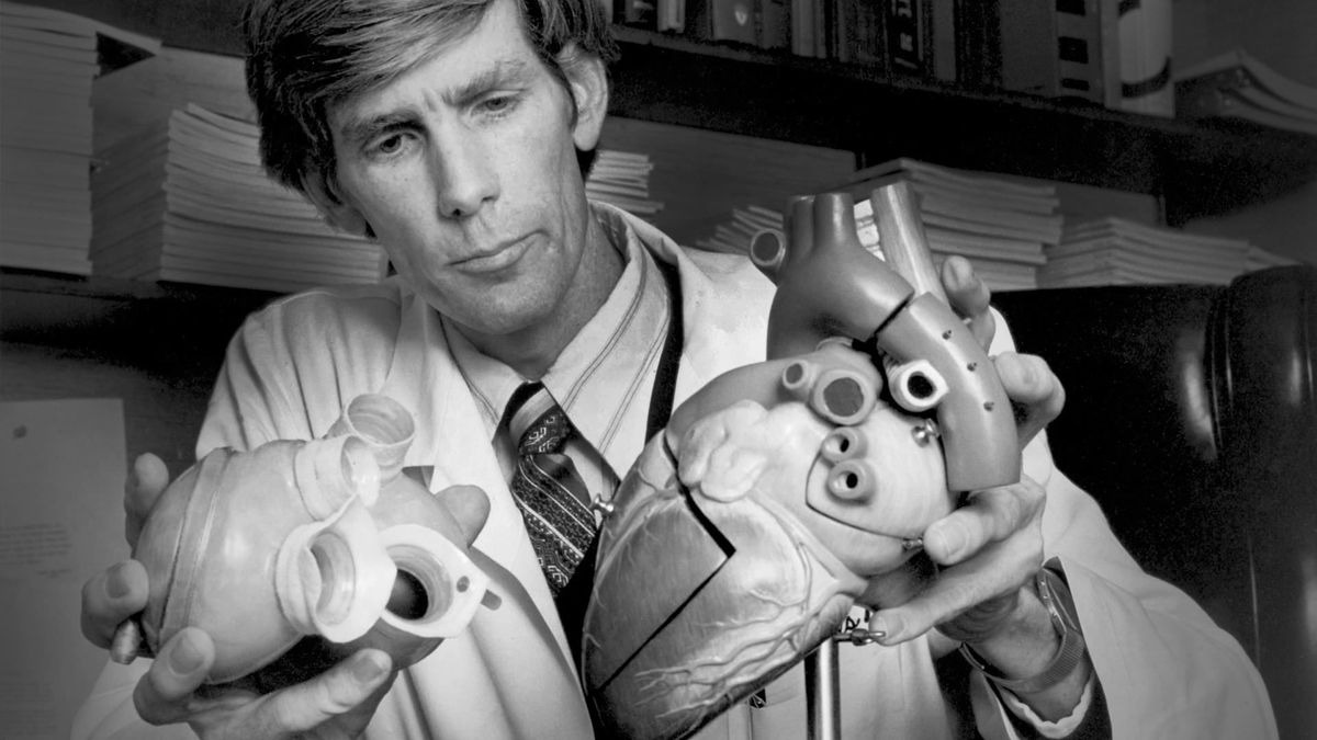 Ca ghép tim nhân tạo đầu tiên trong lịch sử nhân loại diễn ra như thế nào? - Ảnh 2.