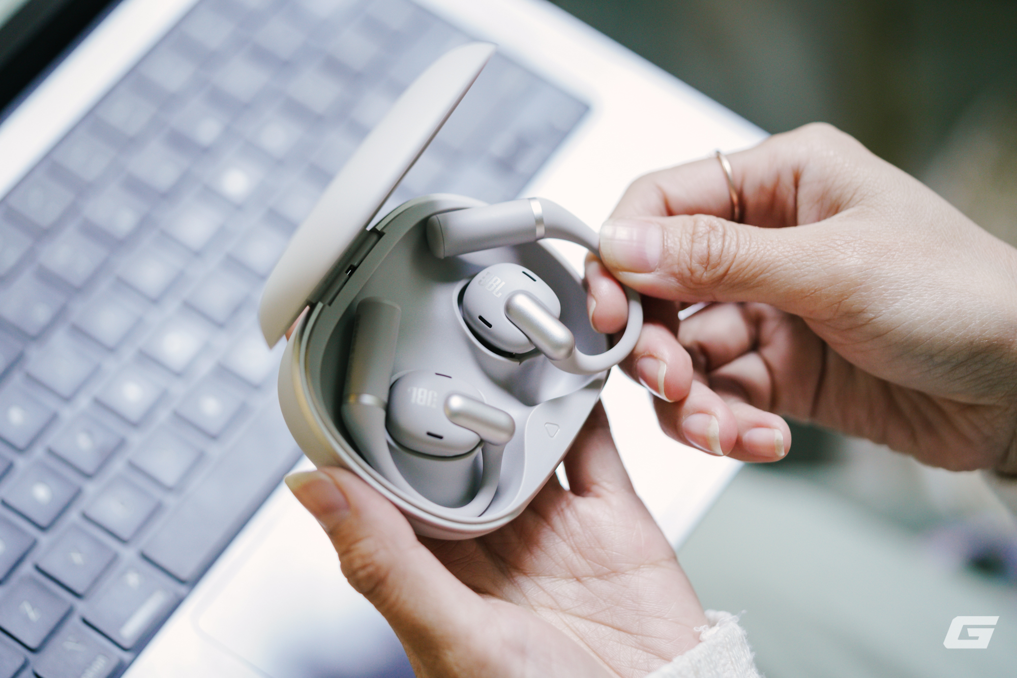 Đánh giá JBL Sense Pro: Tai nghe dạng mở cao cấp cho giới "mê dịch chuyển"- Ảnh 13.