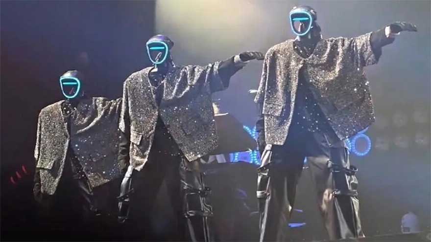 Cho&aacute;ng ngợp trước d&agrave;n vũ c&ocirc;ng robot Trung Quốc: Nhảy như người thật, được Elon Musk khen ngợi hết lời- Ảnh 1.