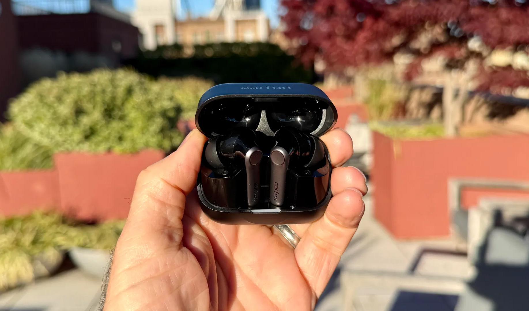 Top tai nghe kh&ocirc;ng d&acirc;y Earfun ưu t&uacute; d&agrave;nh cho GenZ nổi bật trong năm 2025 - Ảnh 1.