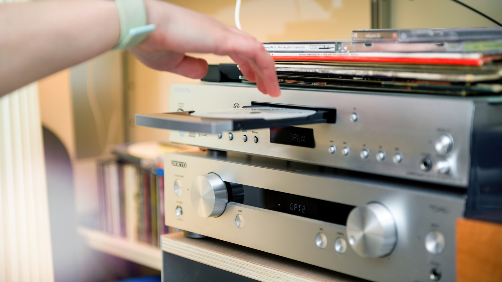 Đĩa CD bất ngờ phổ biến trở lại, vượt mặt cả dịch vụ streaming- Ảnh 1.