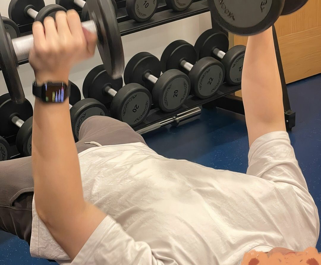 Nam nh&acirc;n vi&ecirc;n IT đột ngột ngừng tim khi đang l&agrave;m chuyện ấy, người vợ kh&oacute;c: "Anh ấy vốn khỏe mạnh, vừa tập gym về" - Ảnh 2.