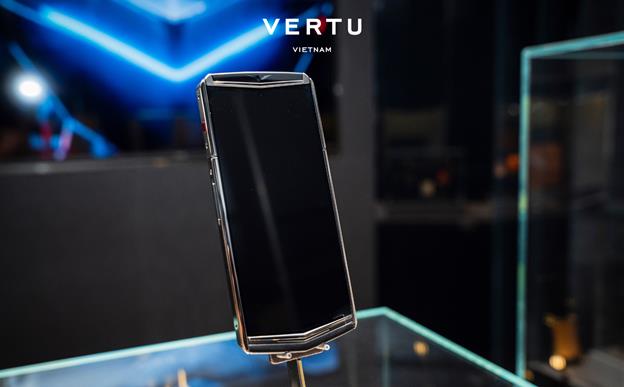 M&agrave;n h&igrave;nh Sapphire: L&aacute; chắn bảo vệ trải nghiệm số tr&ecirc;n điện thoại Vertu - Ảnh 2.