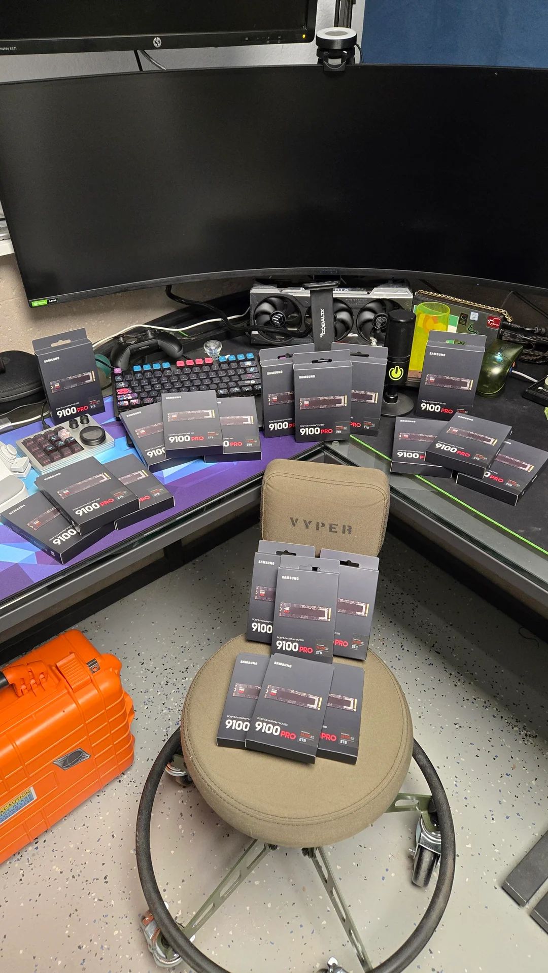 Đặt mua 2 SSD Samsung, người d&ugrave;ng được ship cho nguy&ecirc;n th&ugrave;ng SSD trị gi&aacute; hơn cả trăm triệu &ndash; v&agrave; được cho ph&eacute;p giữ lu&ocirc;n- Ảnh 1.