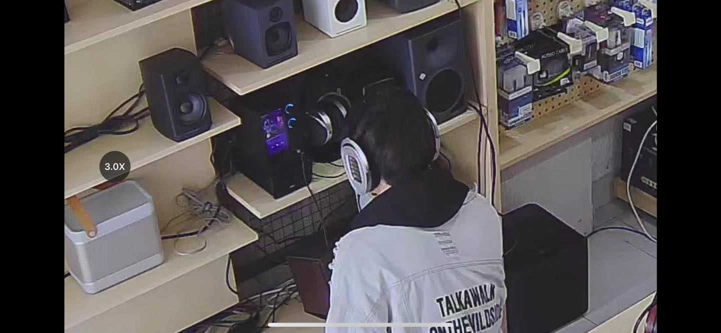 Drama g&acirc;y bức x&uacute;c ng&agrave;nh &acirc;m thanh: Kh&aacute;ch h&agrave;ng đi thử tai nghe nhưng "bật max volume" như bật loa, về c&ograve;n đ&aacute;nh gi&aacute; cửa h&agrave;ng 1 sao - Ảnh 5.