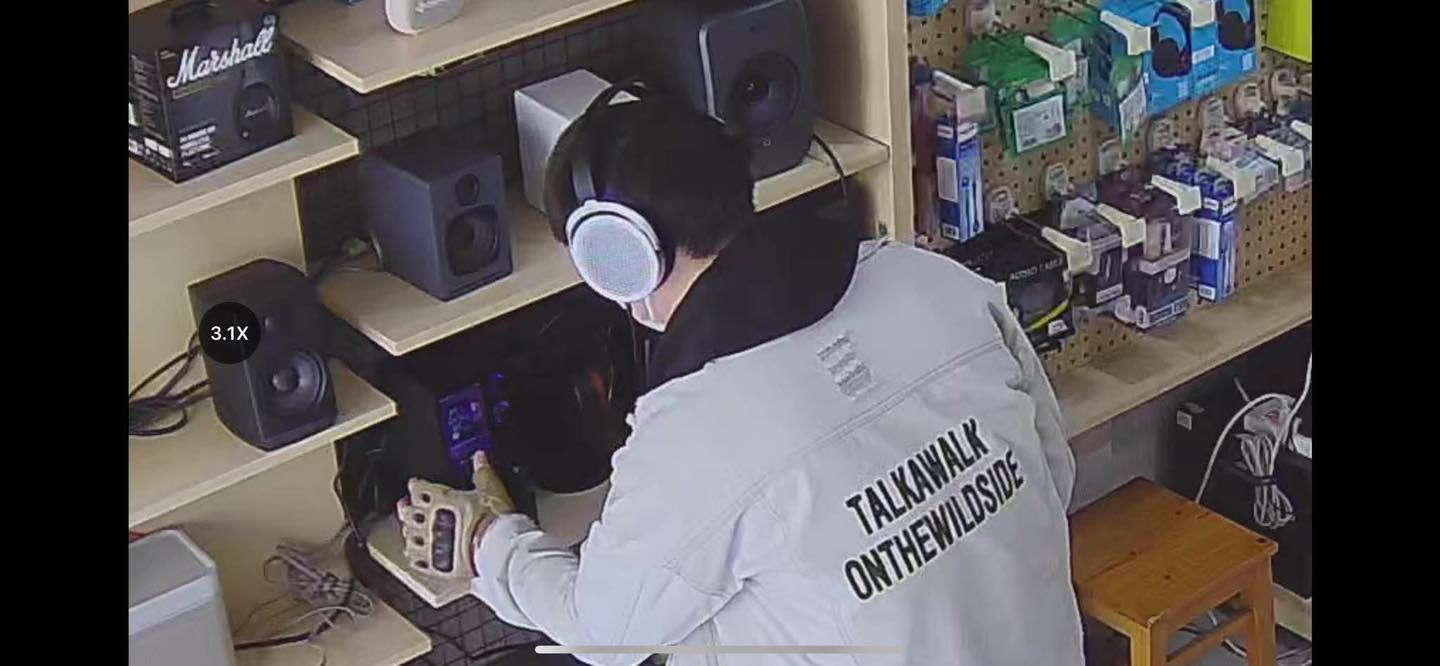 Drama g&acirc;y bức x&uacute;c ng&agrave;nh &acirc;m thanh: Kh&aacute;ch h&agrave;ng đi thử tai nghe nhưng "bật max volume" như bật loa, về c&ograve;n đ&aacute;nh gi&aacute; cửa h&agrave;ng 1 sao - Ảnh 3.