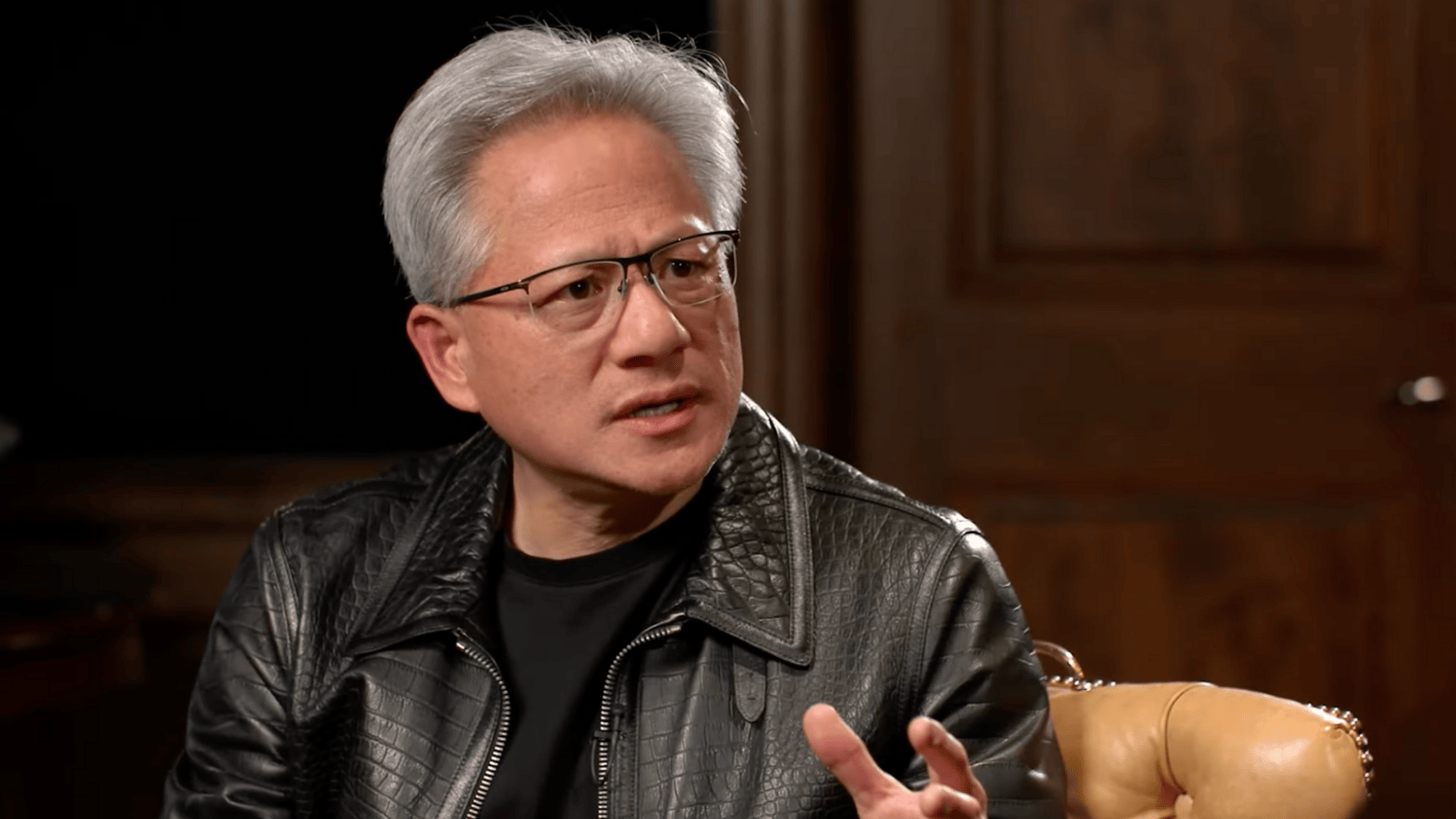 CEO Jensen Huang tiết lộ sốc: Trong kỷ nguy&ecirc;n AI, tr&iacute; th&ocirc;ng minh sẽ trở n&ecirc;n rẻ r&uacute;ng, tương lai thuộc về người c&oacute; &ldquo;gu" - Ảnh 3.