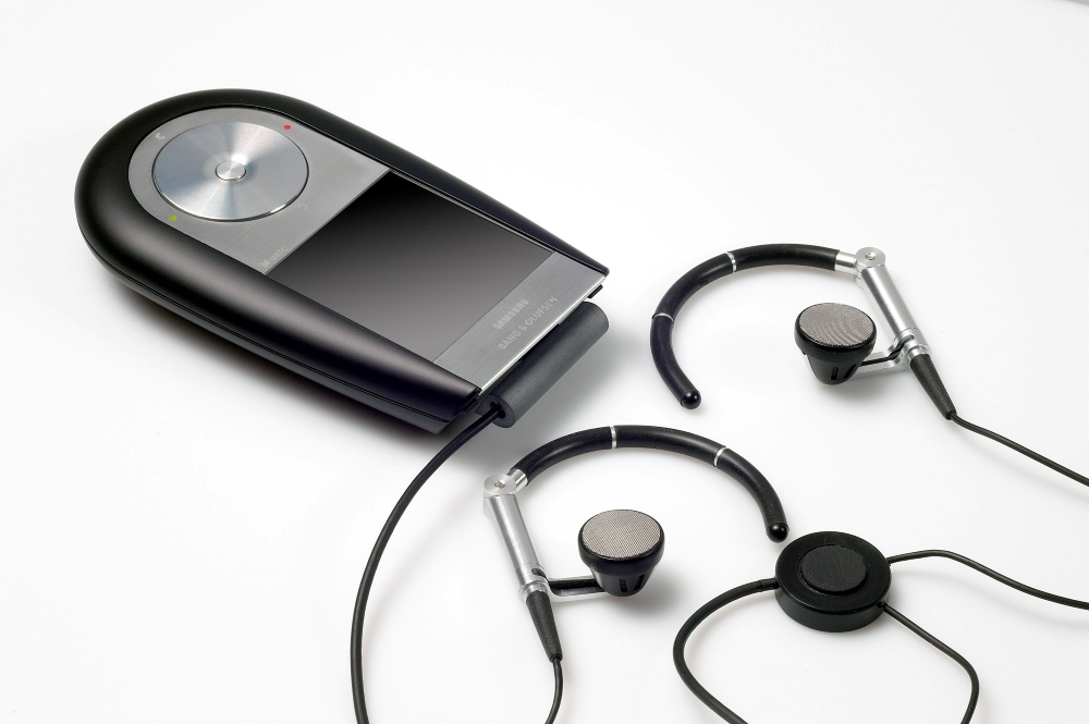 Nh&agrave; b&aacute;o Nhật sở hữu 1.800 điện thoại bay sang H&agrave;n Quốc chỉ để mua điện thoại gập ba của Samsung- Ảnh 2.