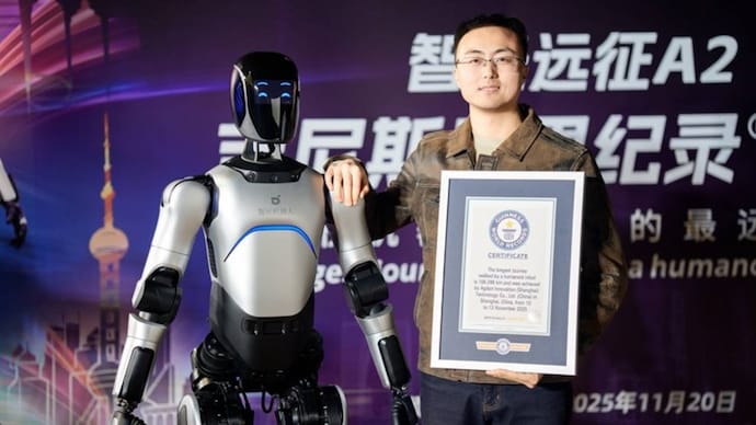 Robot Trung Quốc xác lập Kỷ lục Guinness sau hành trình đi bộ xuyên đêm dài hơn 100km- Ảnh 1.