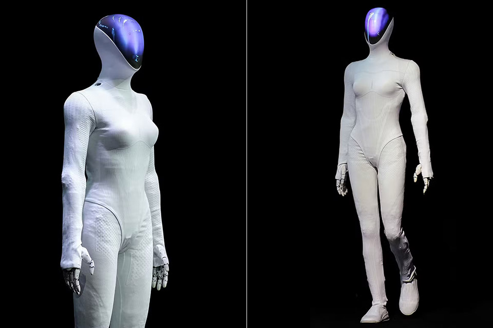 CEO hãng xe Trung Quốc ra lệnh 'cắt chân' robot ngay trên sân khấu để chứng minh không có người bên trong- Ảnh 1.